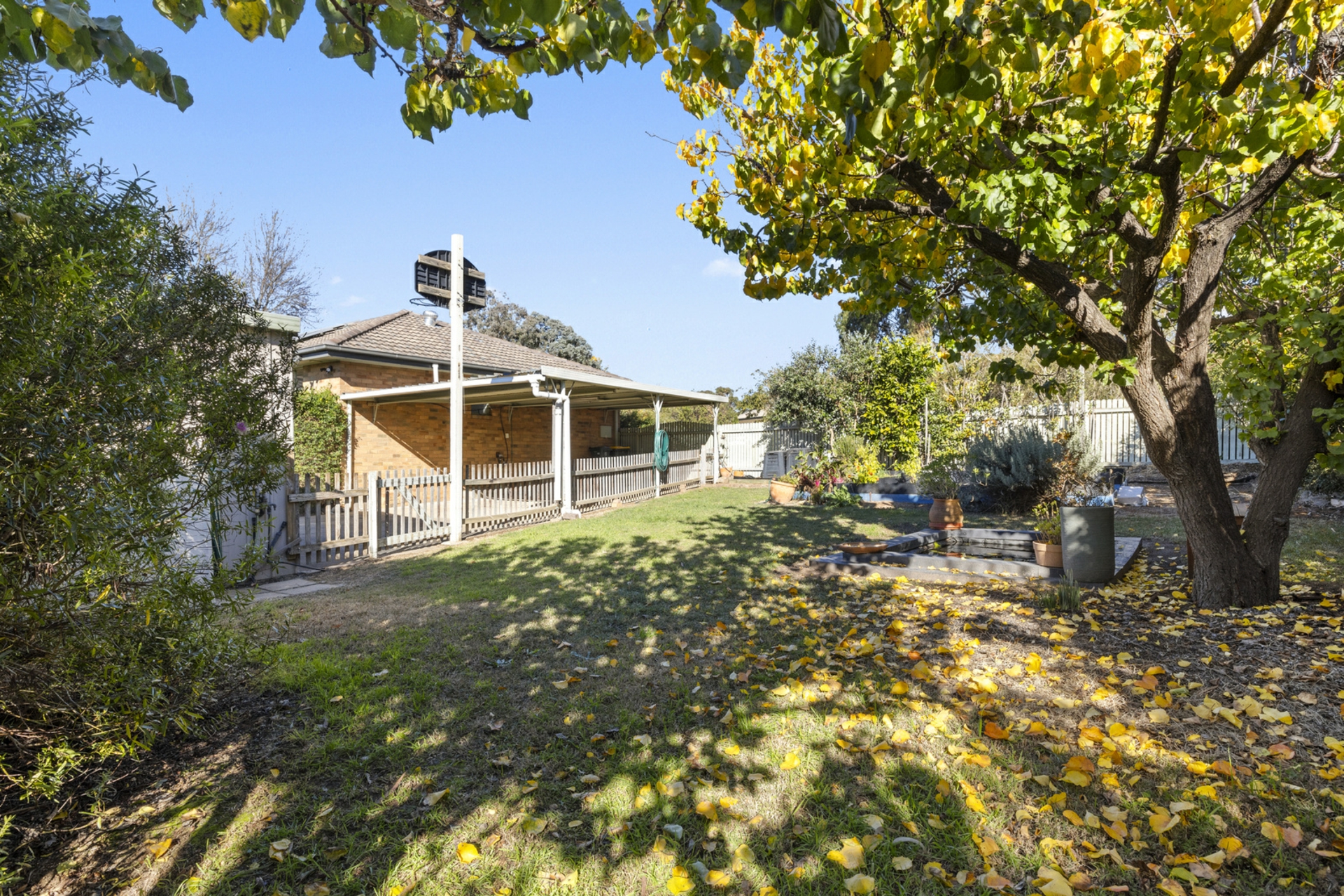 34 Calder Crescent, HOLDER