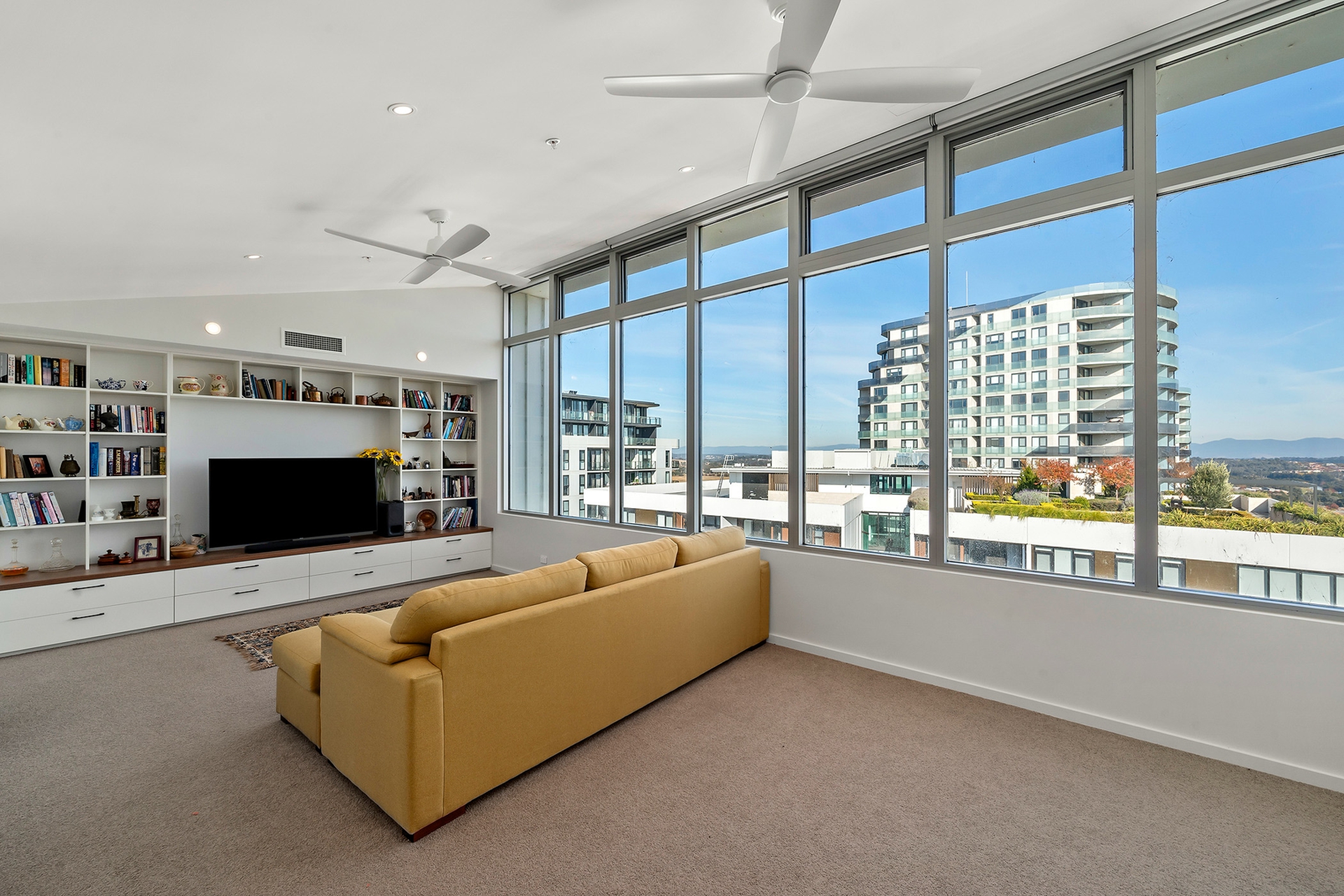 1305 'Lumi'/102 Swain Street — photo 10 of 24