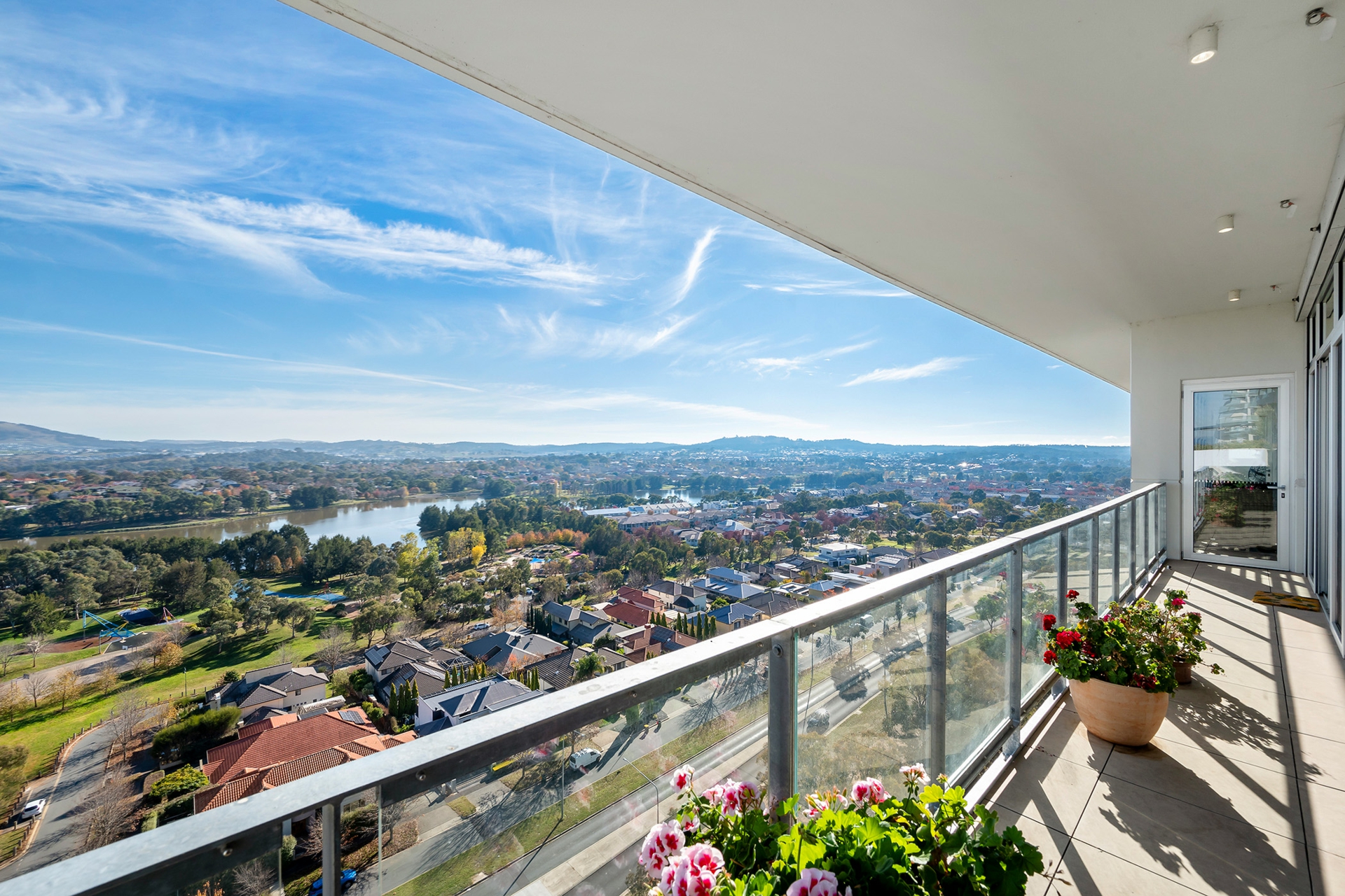 1305 'Lumi'/102 Swain Street — photo 14 of 24