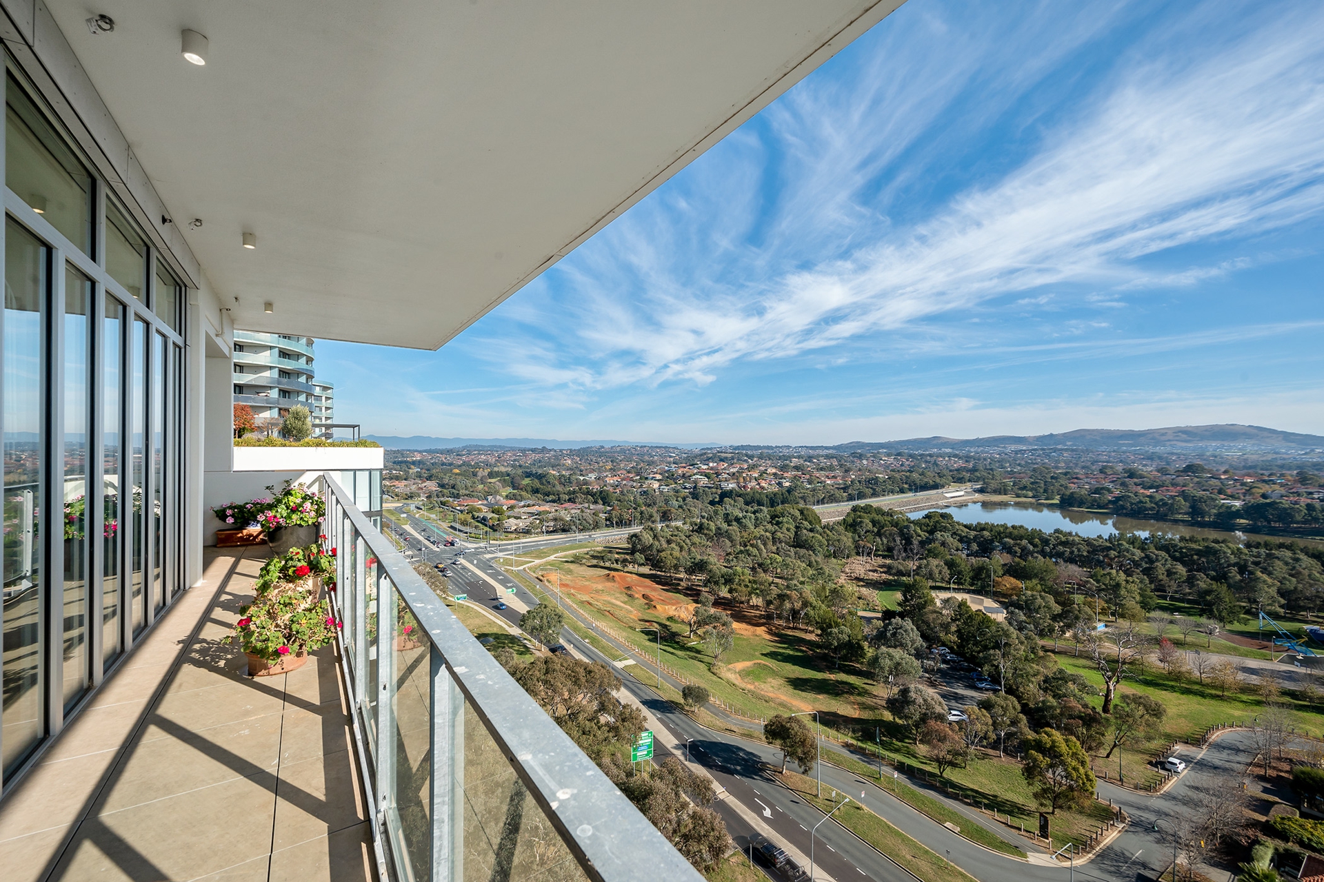 1305 'Lumi'/102 Swain Street — photo 15 of 24