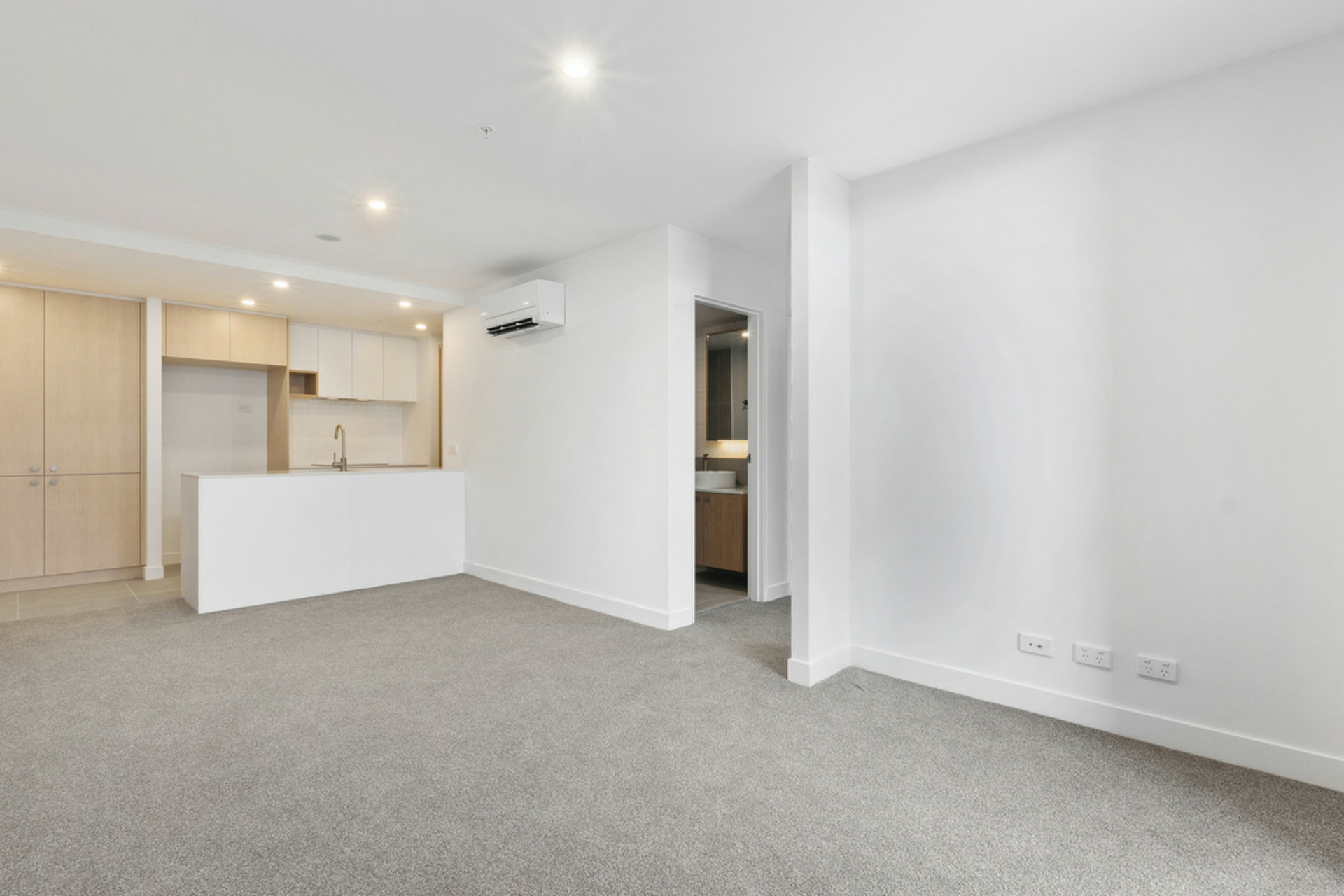 1106/2 Furzer Street — photo 3 of 25