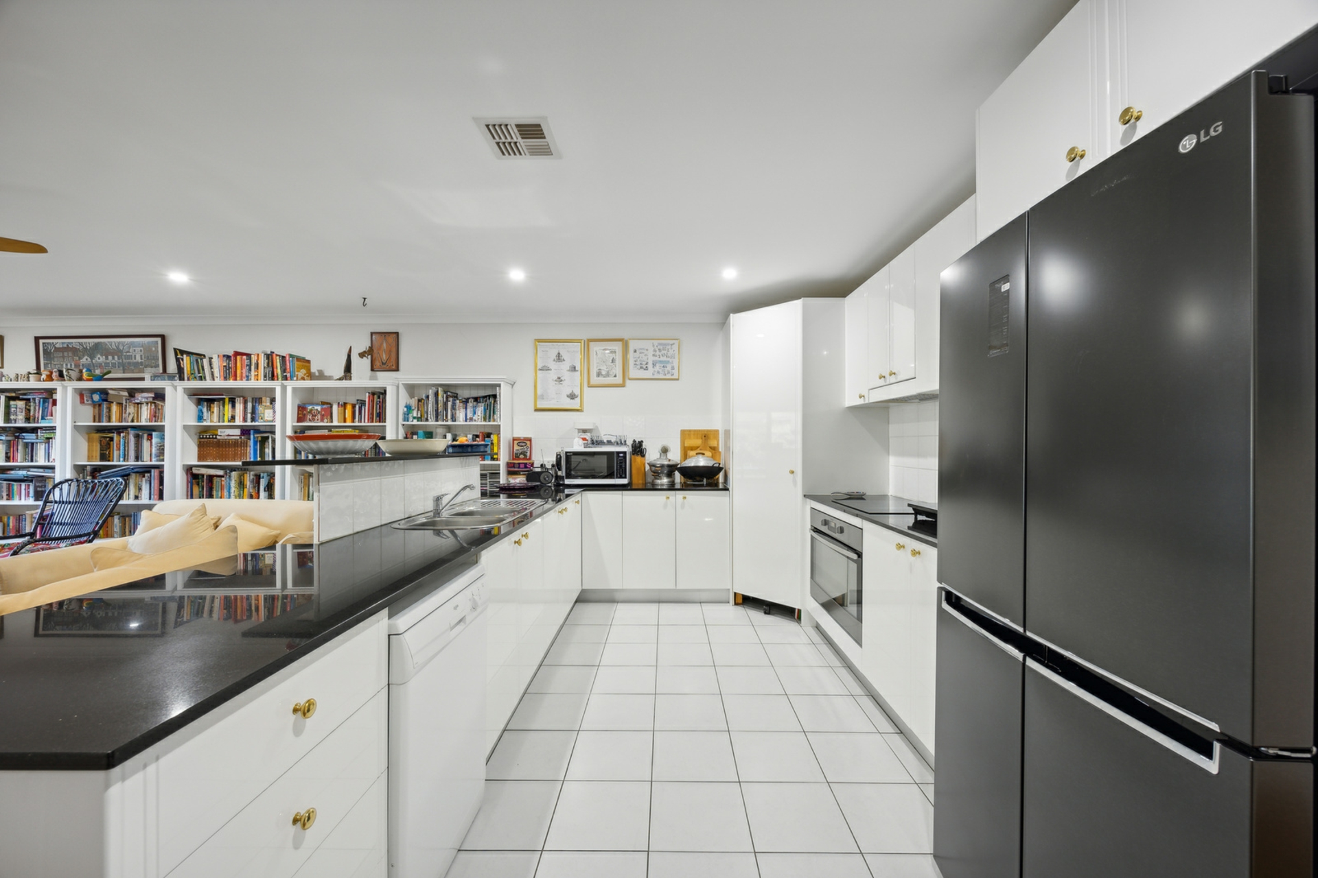 3/113 Mortimer Lewis Drive, GREENWAY