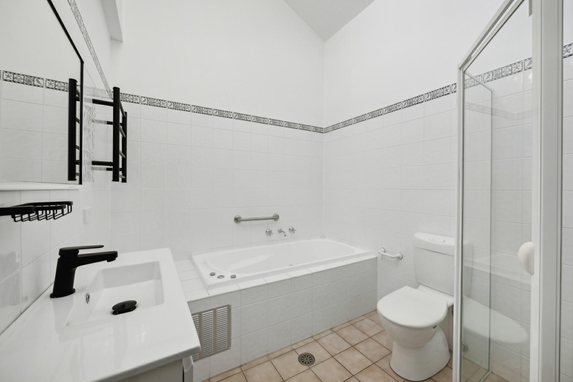 3/113 Mortimer Lewis Drive, GREENWAY