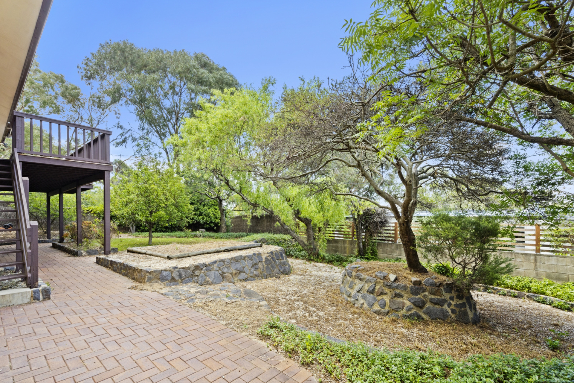 6 Prior Place, FARRER