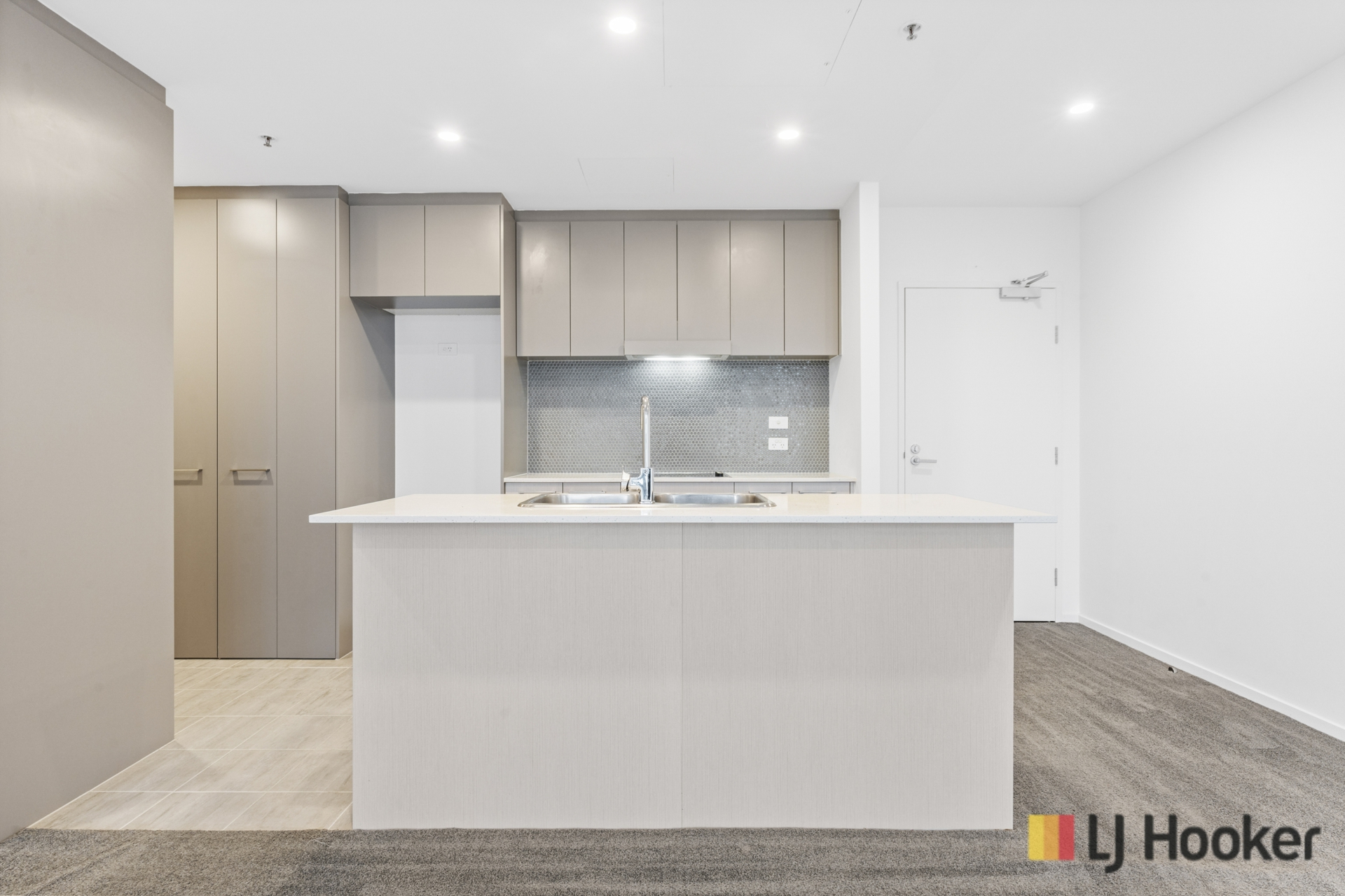 72/7 Irving Street, PHILLIP