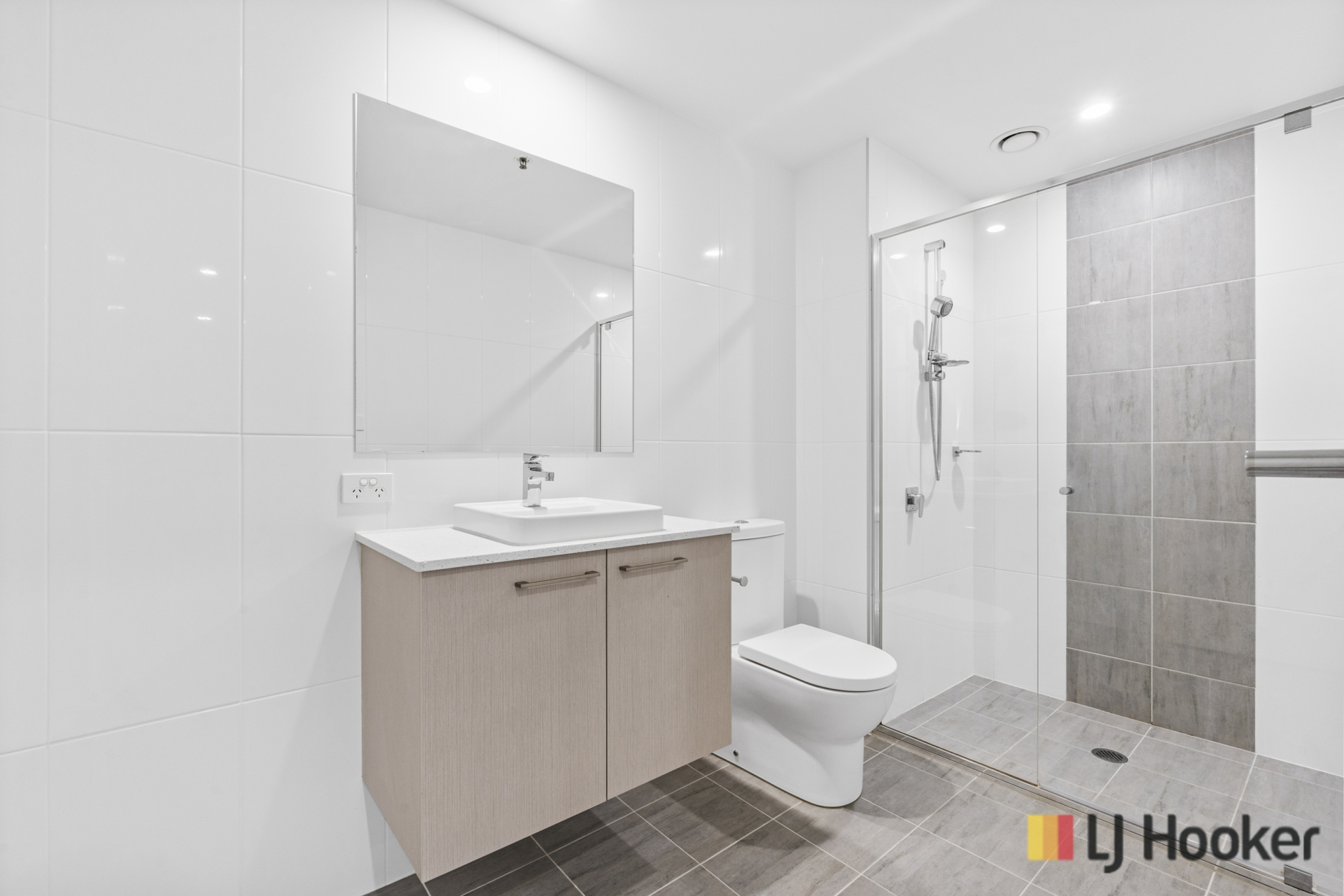 72/7 Irving Street, PHILLIP