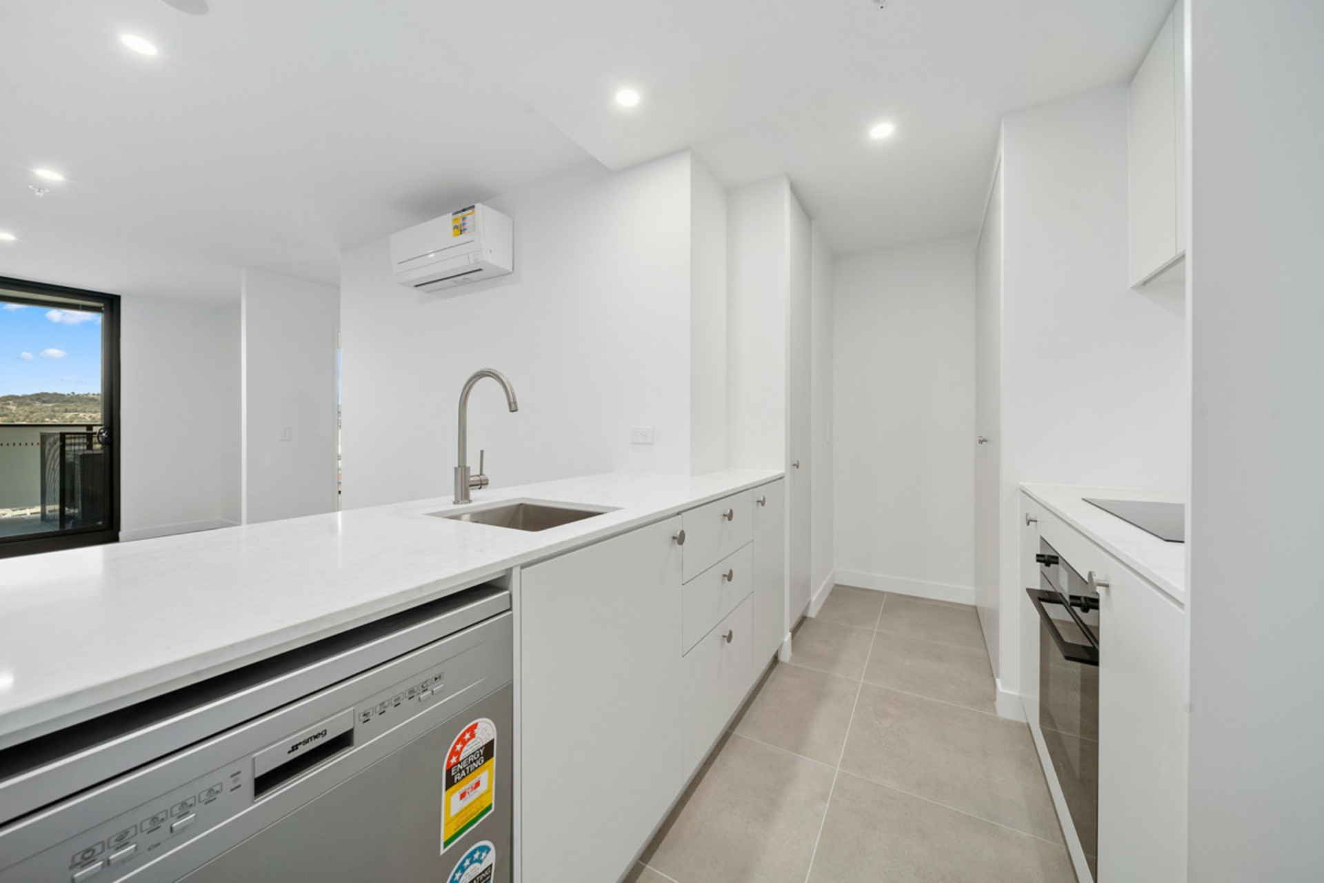 1412/2 Furzer Street — photo 4 of 17