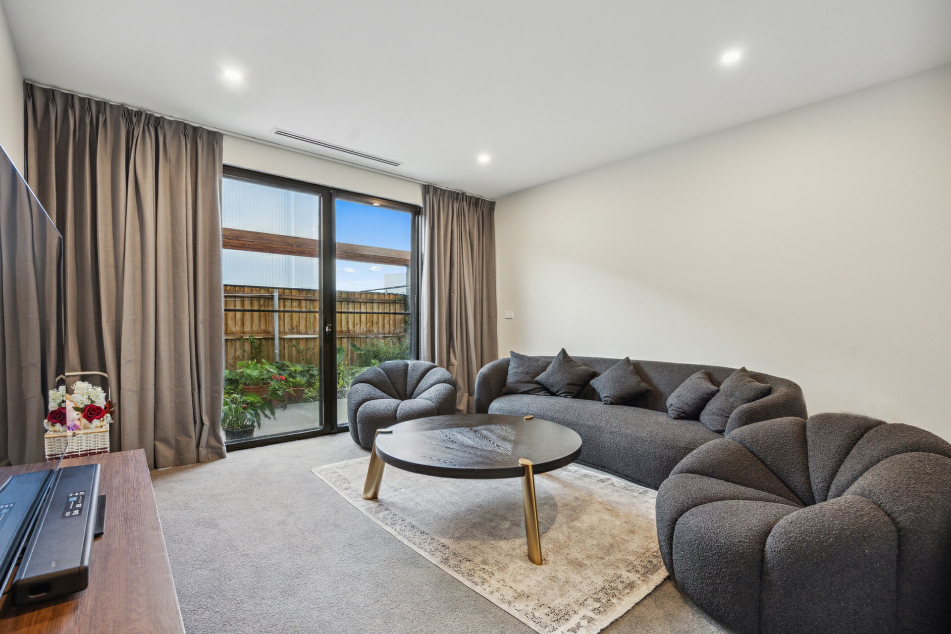 95/2 Woodberry Avenue — photo from LJ Hooker Woden | Weston