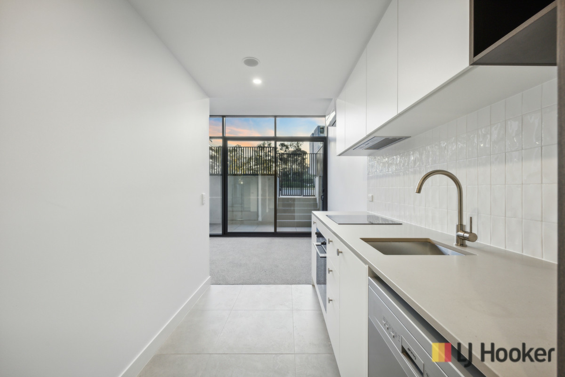 G01/220 Melrose Drive — photo 5 of 17