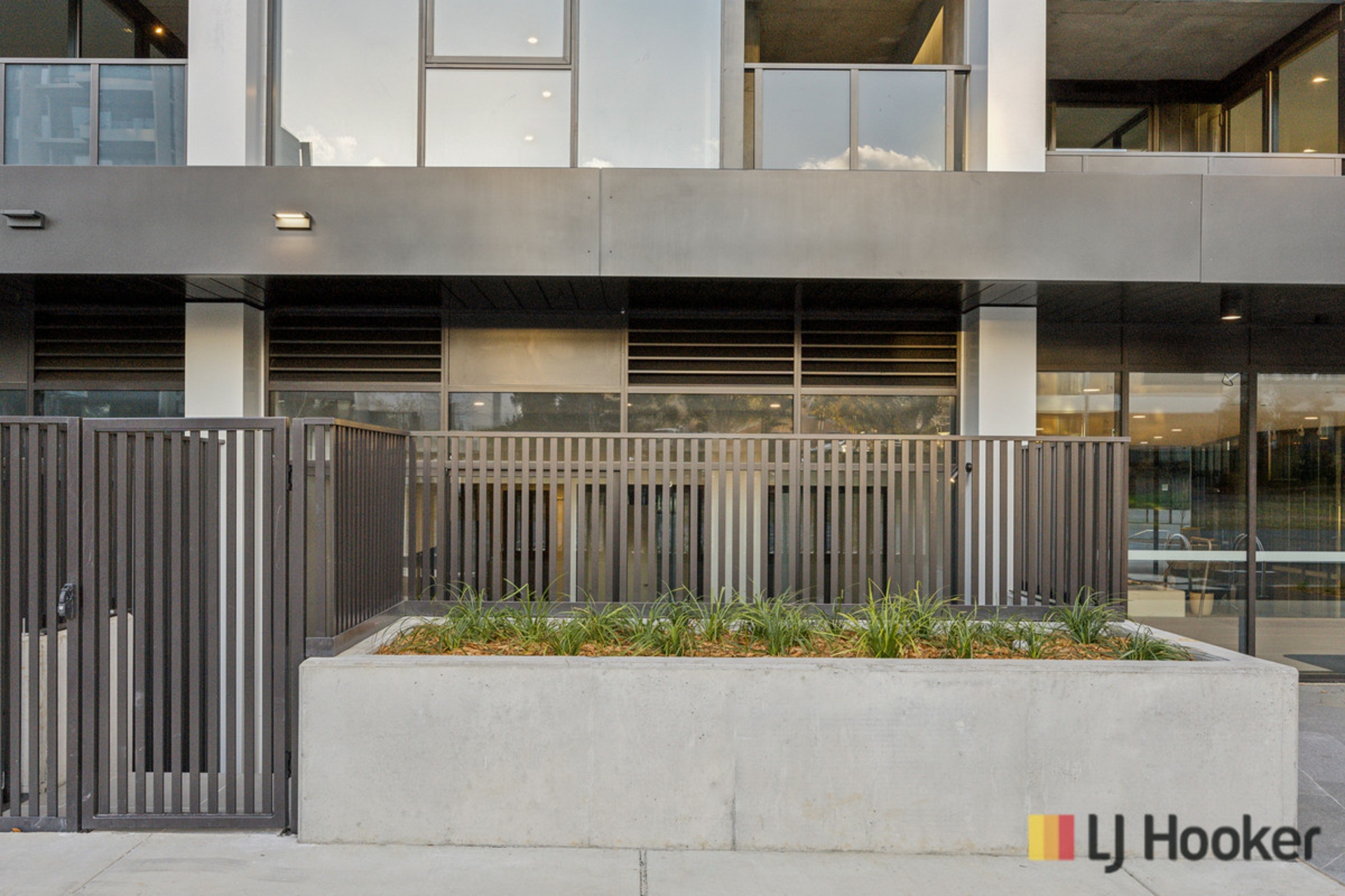 G01/220 Melrose Drive — photo 12 of 17