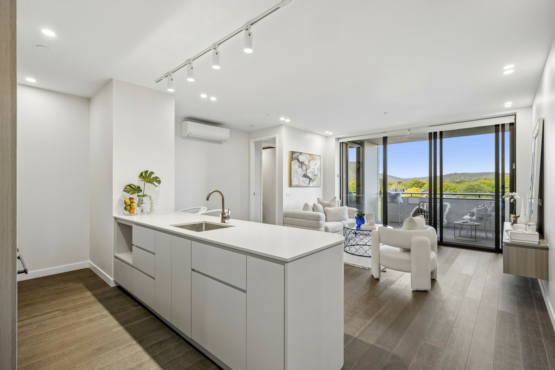 501/302 Northbourne Avenue — photo from LJ Hooker Woden | Weston
