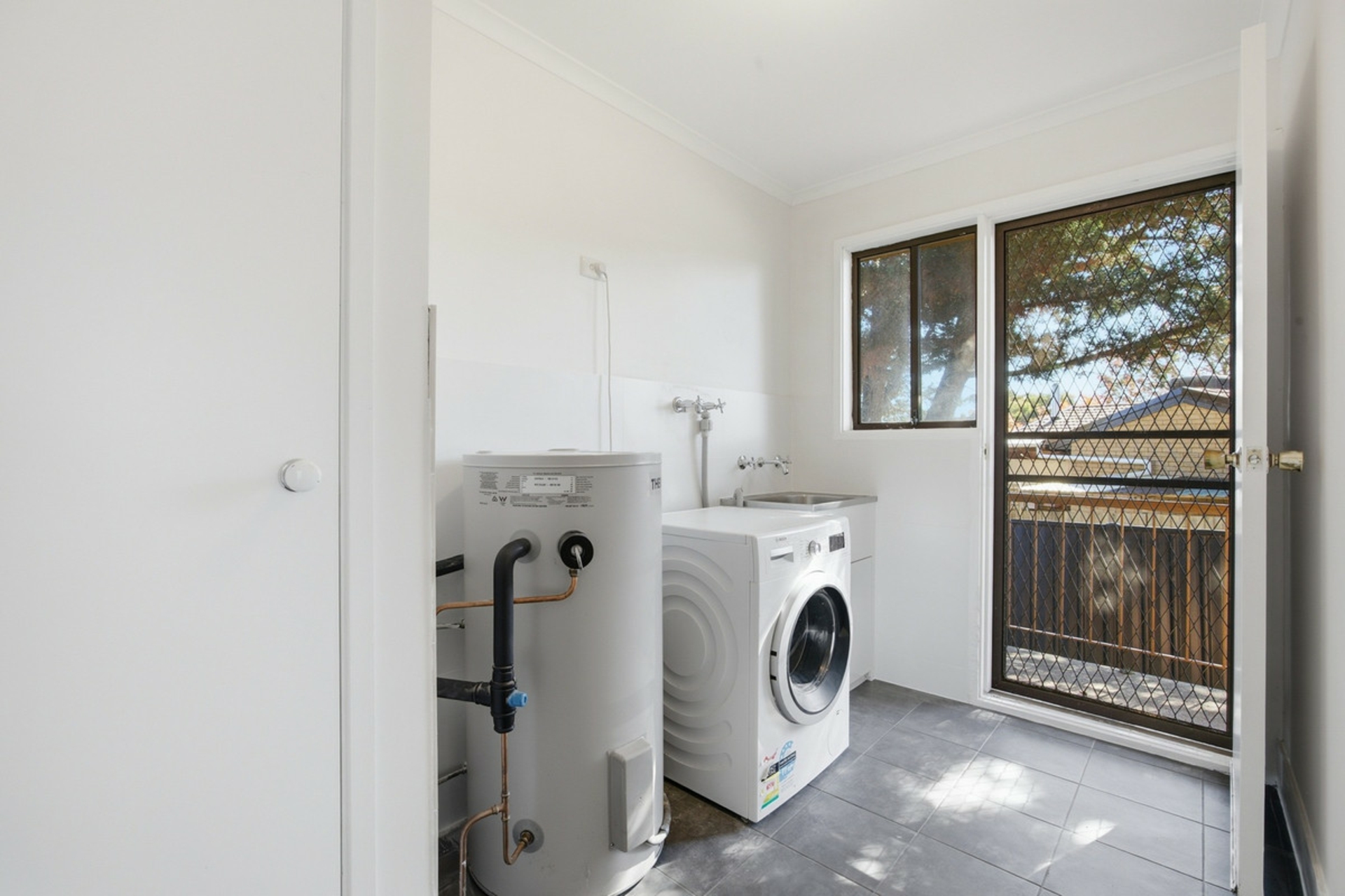 7 Burge Close — photo 15 of 21