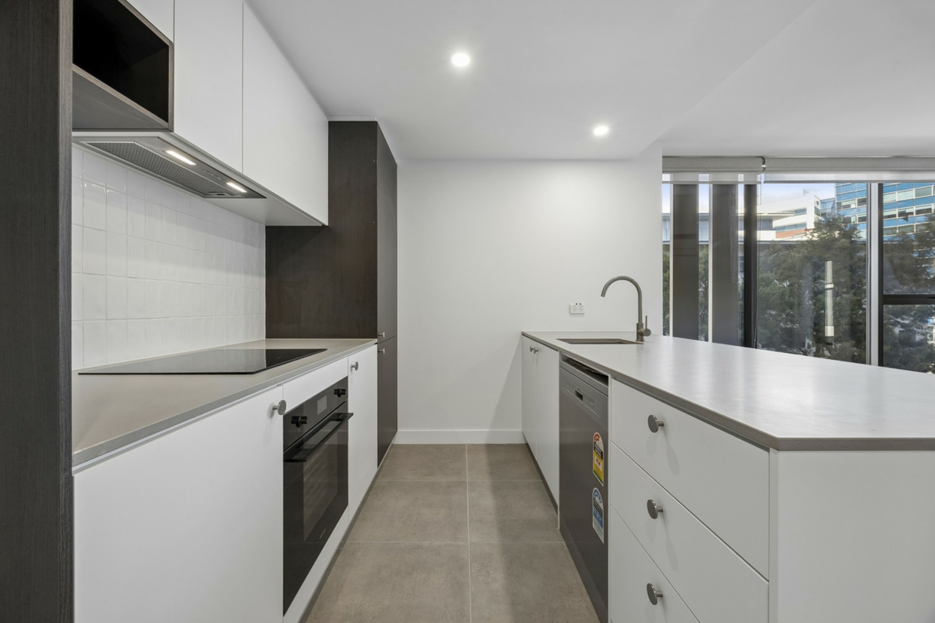 302/2 Furzer Street — photo 3 of 18