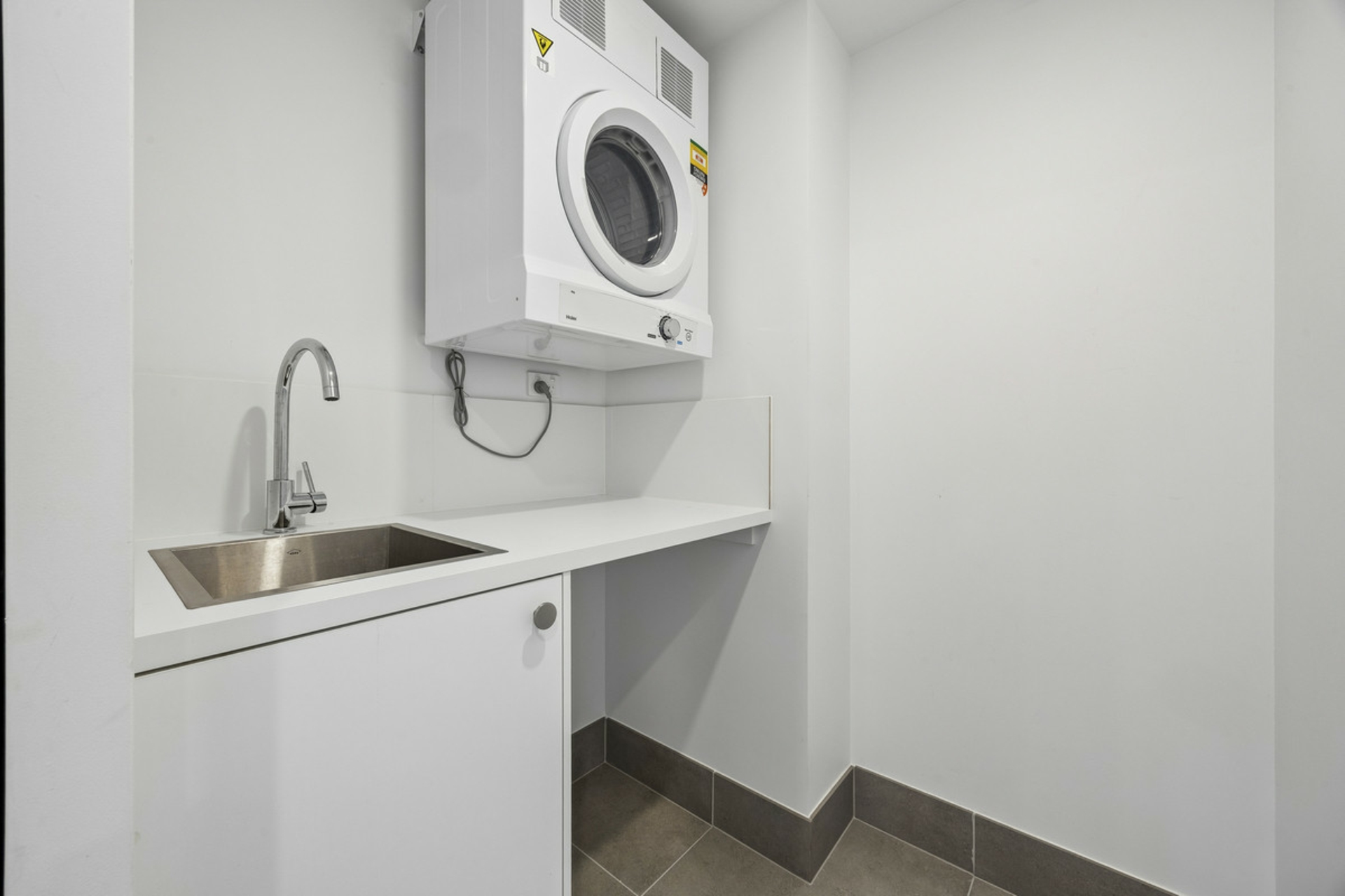302/2 Furzer Street — photo 12 of 18