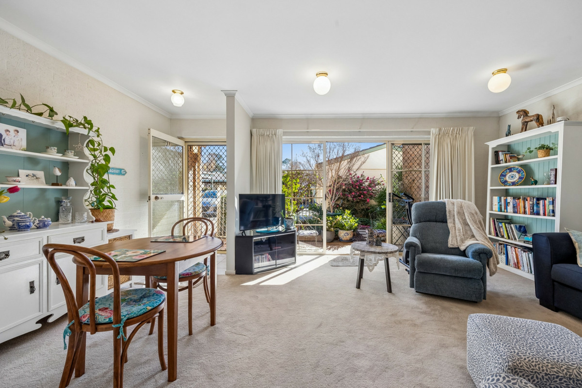 37/42 Jerrabomberra Avenue — photo 5 of 19