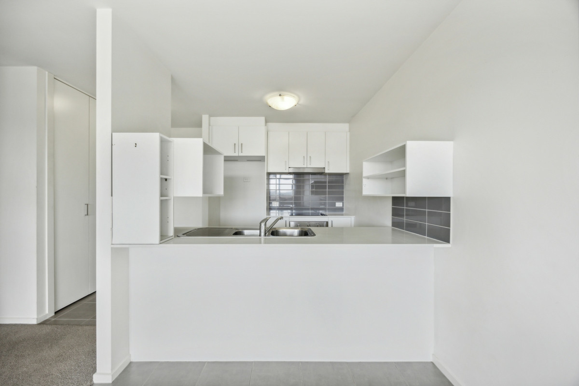 129/41 Phillip Hodgins Street — photo 3 of 12