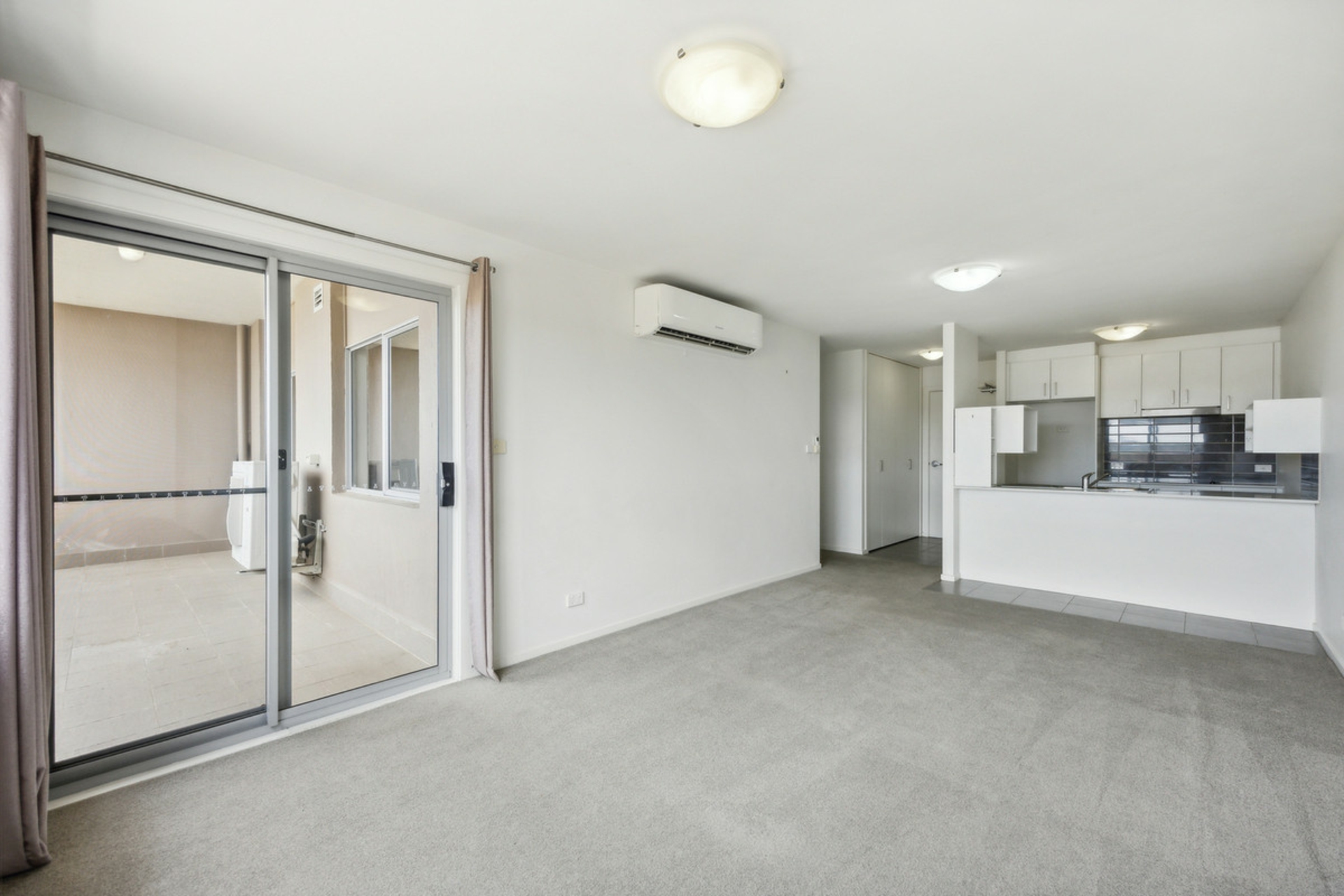 129/41 Phillip Hodgins Street — photo 5 of 12