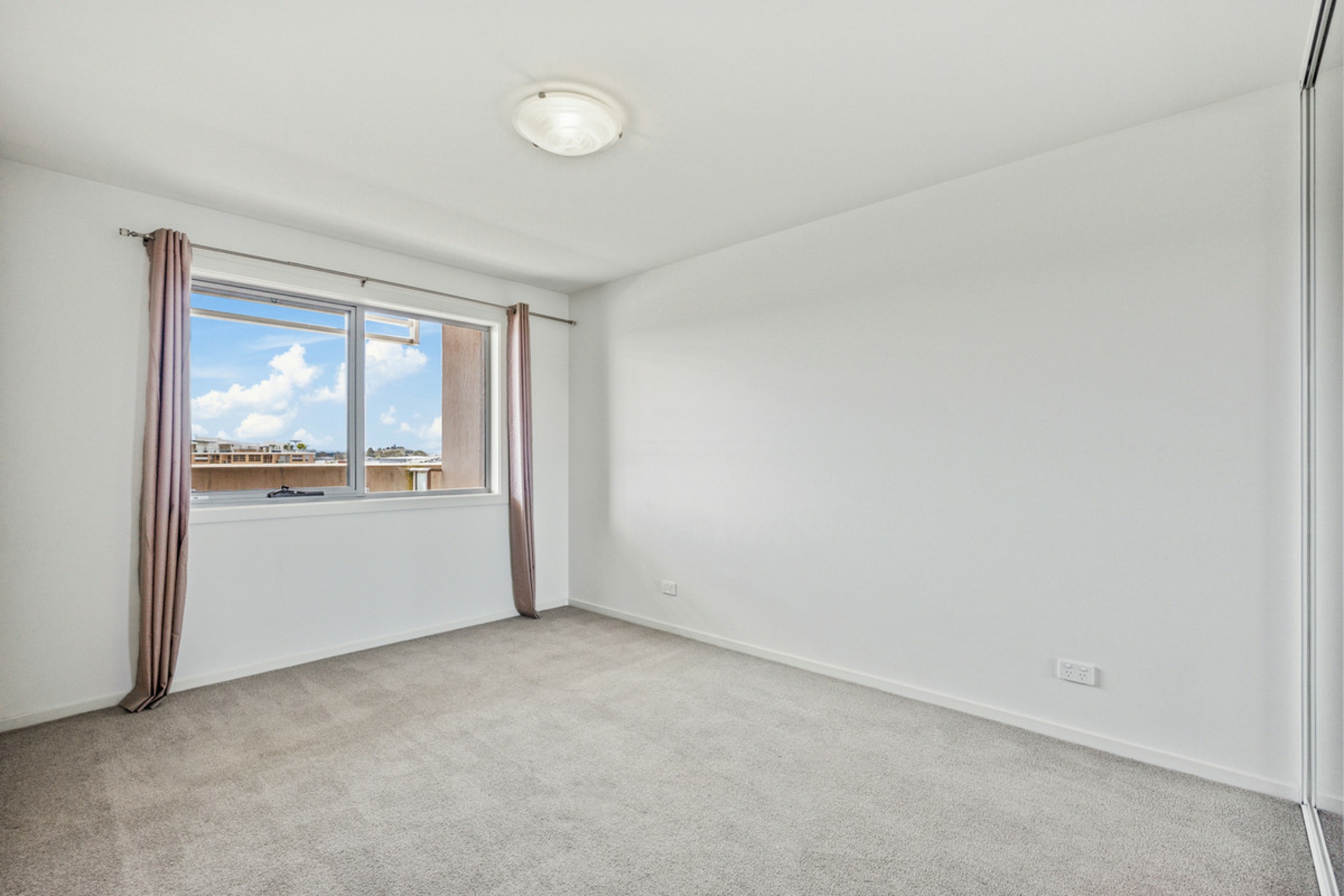 129/41 Phillip Hodgins Street — photo 7 of 12