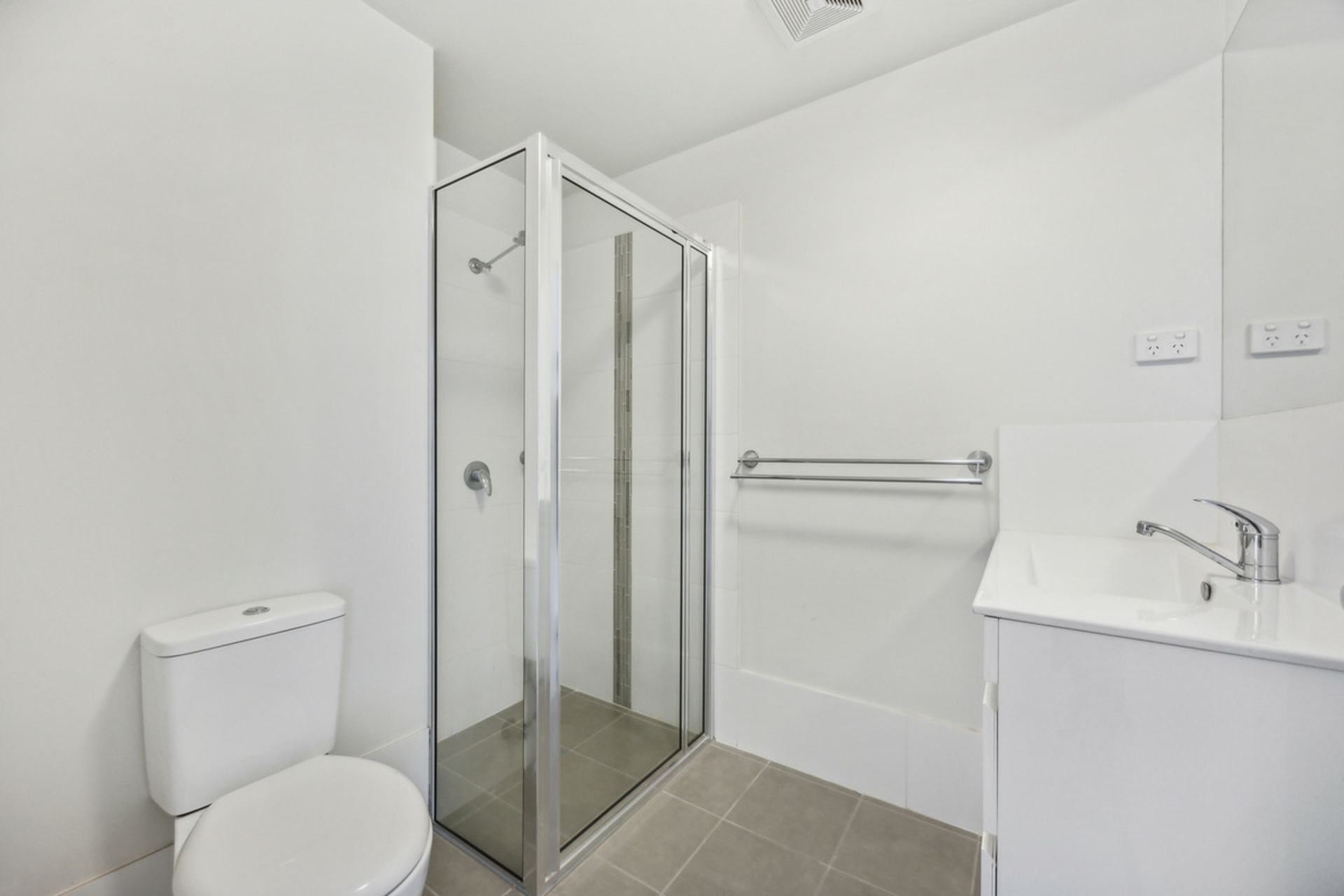129/41 Phillip Hodgins Street — photo 8 of 12