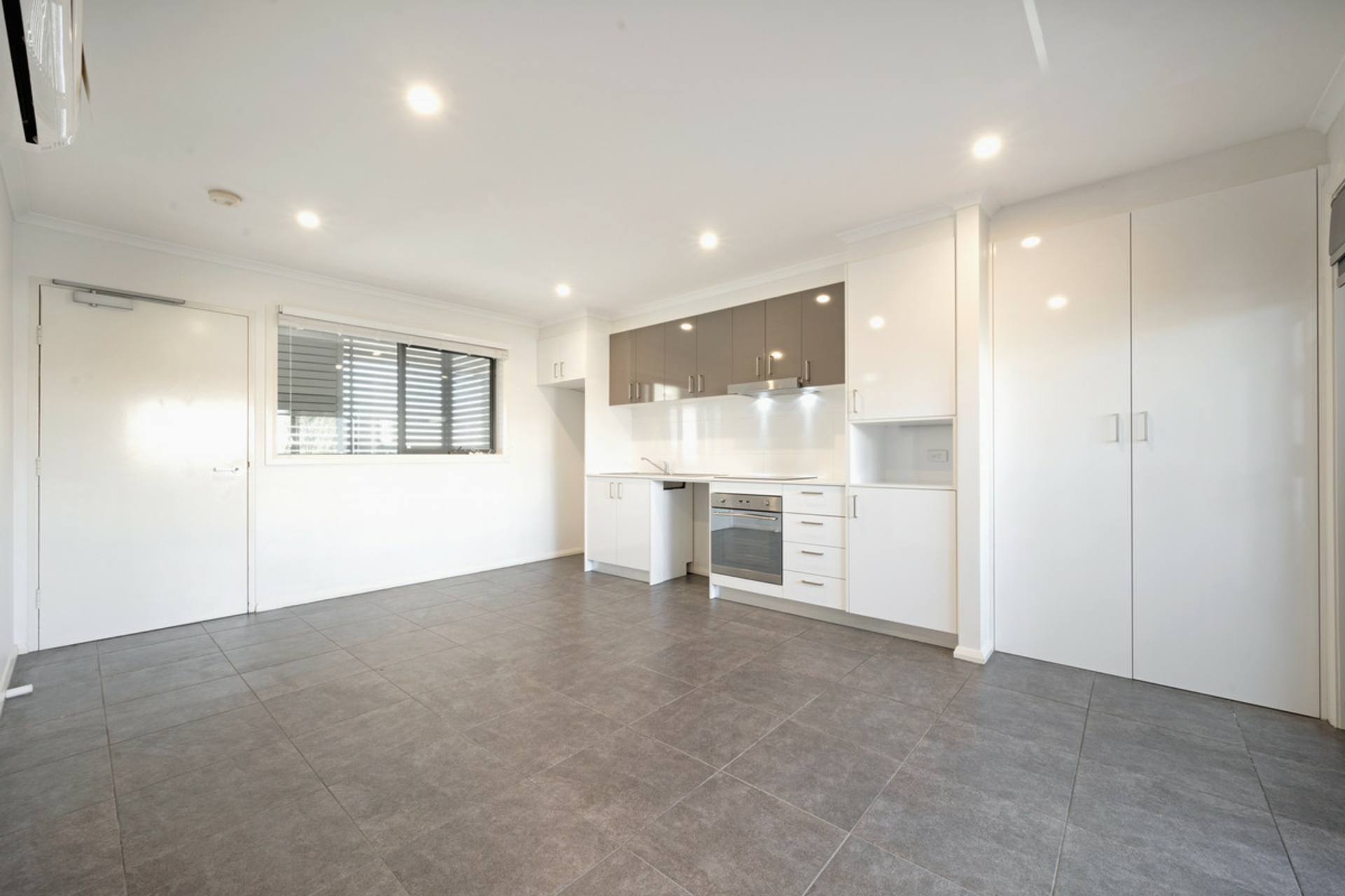 23/60 John Gorton Drive — photo 3 of 11