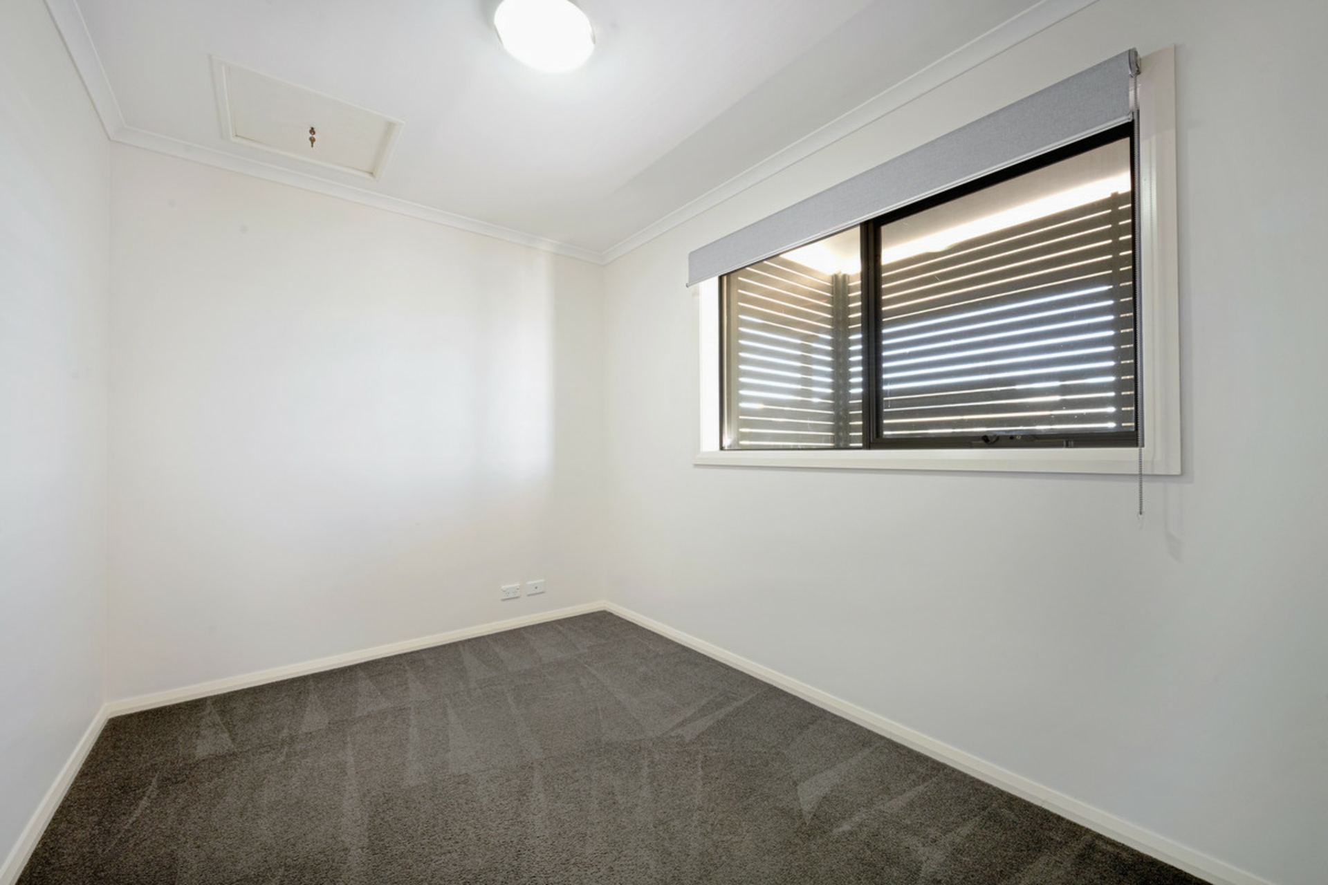 23/60 John Gorton Drive — photo 4 of 11