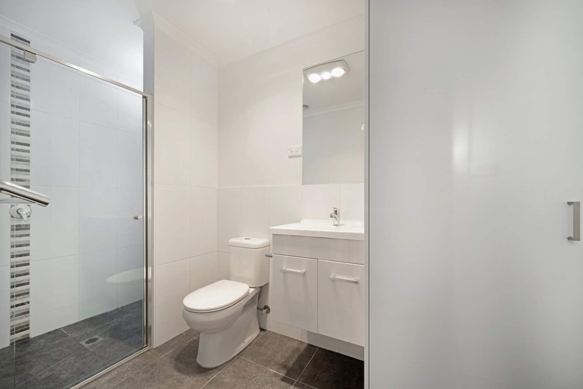 23/60 John Gorton Drive — photo 6 of 11