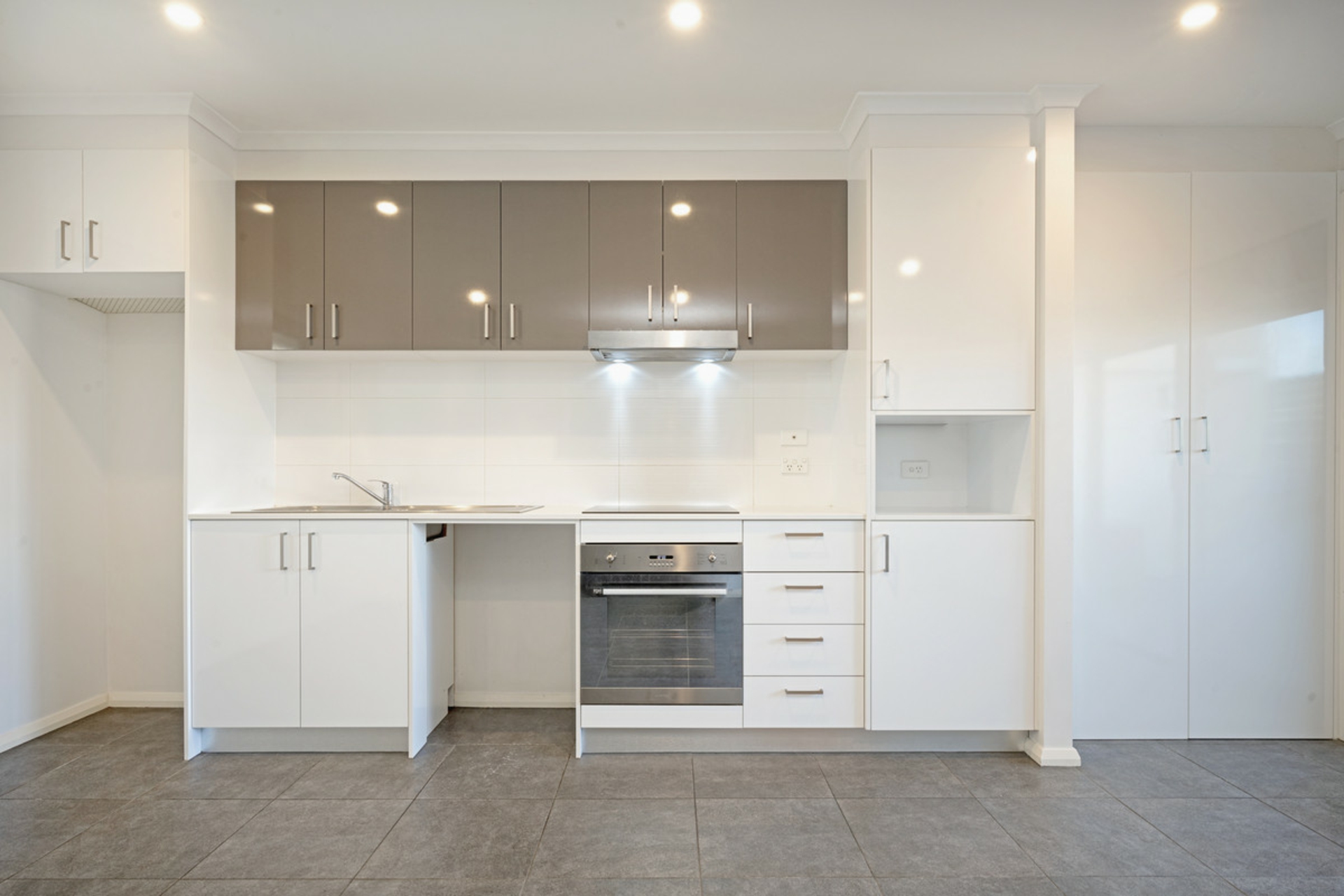 23/60 John Gorton Drive — photo 10 of 11
