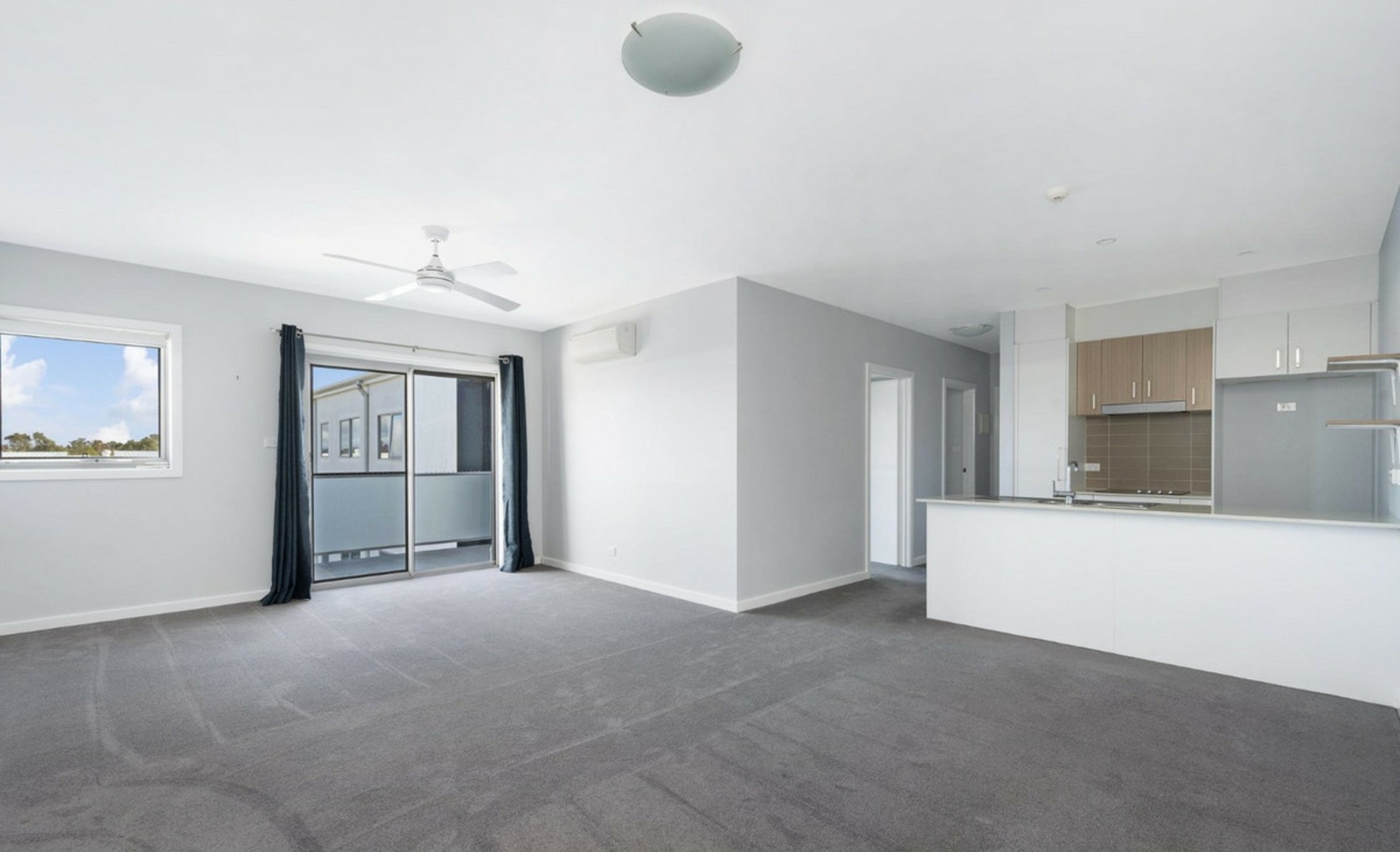 55/41 Clare Burton Crescent — photo 5 of 12