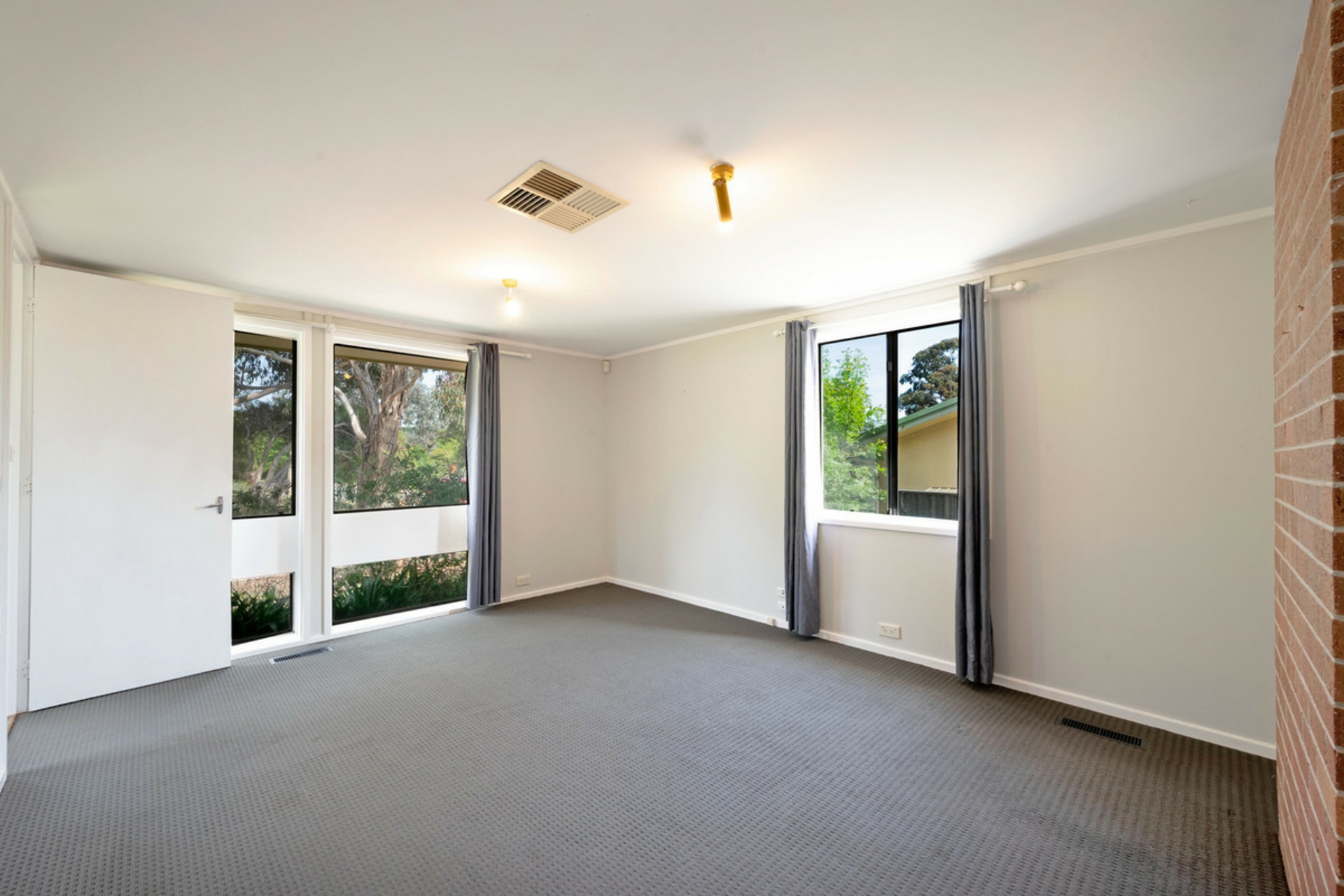 35 Burdekin Street — photo 2 of 15