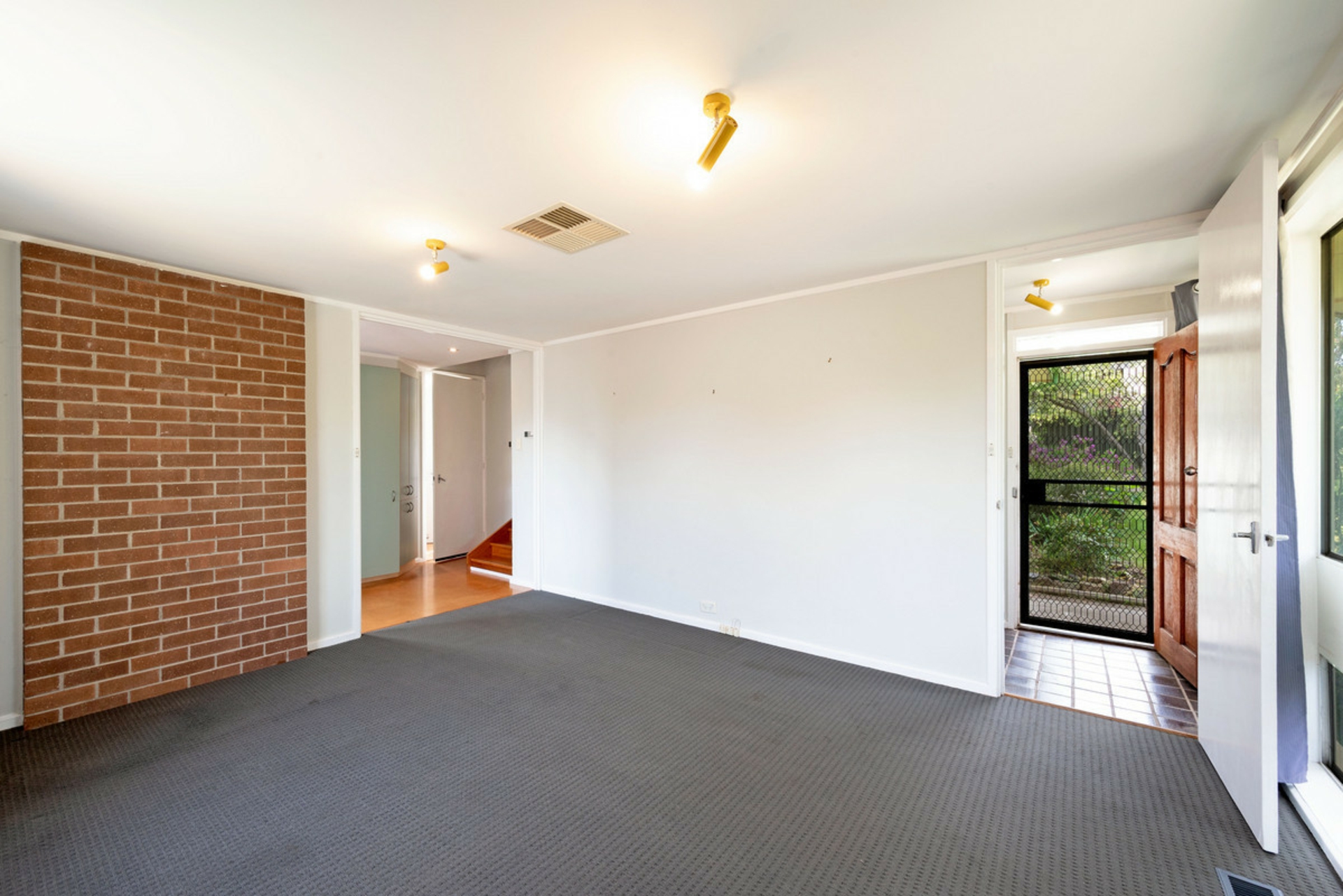35 Burdekin Street — photo 3 of 15