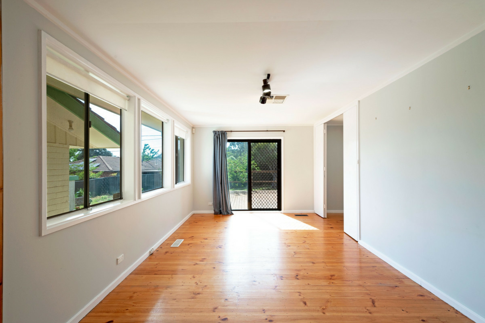 35 Burdekin Street — photo 11 of 15