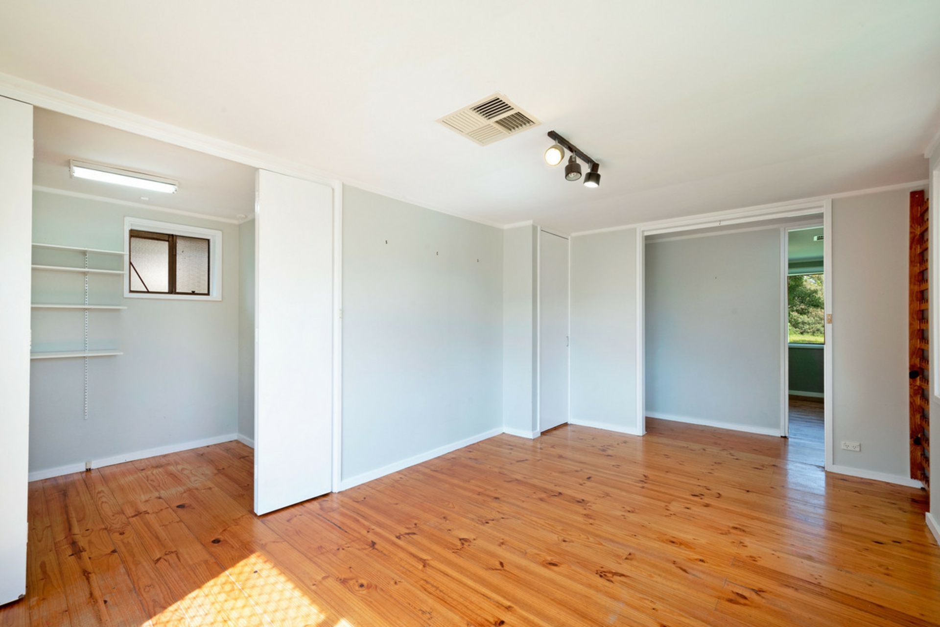35 Burdekin Street — photo 12 of 15
