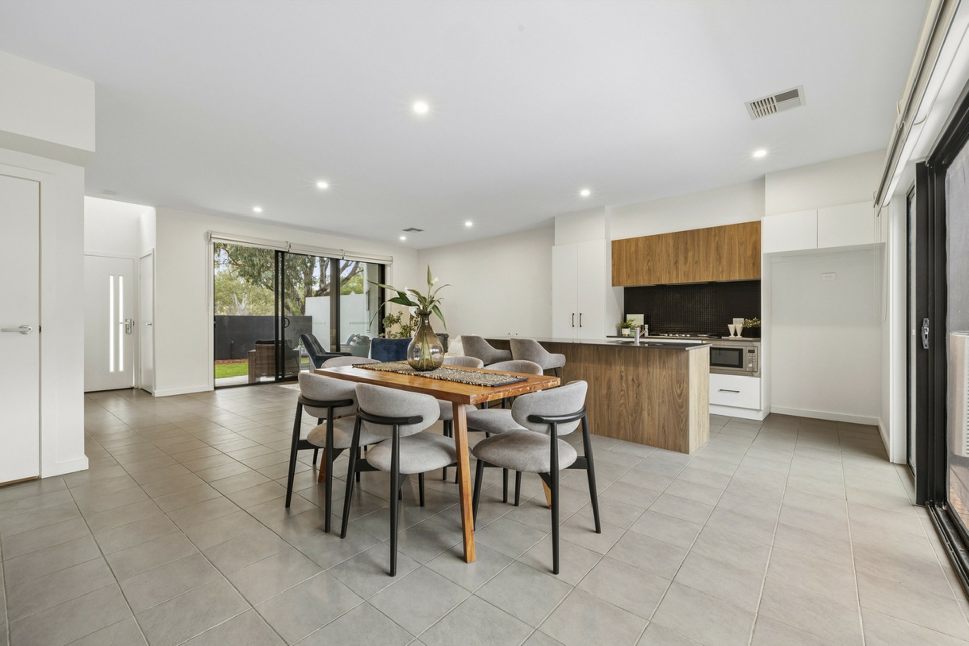 31/1 Rowland Rees Crescent — photo 3 of 30