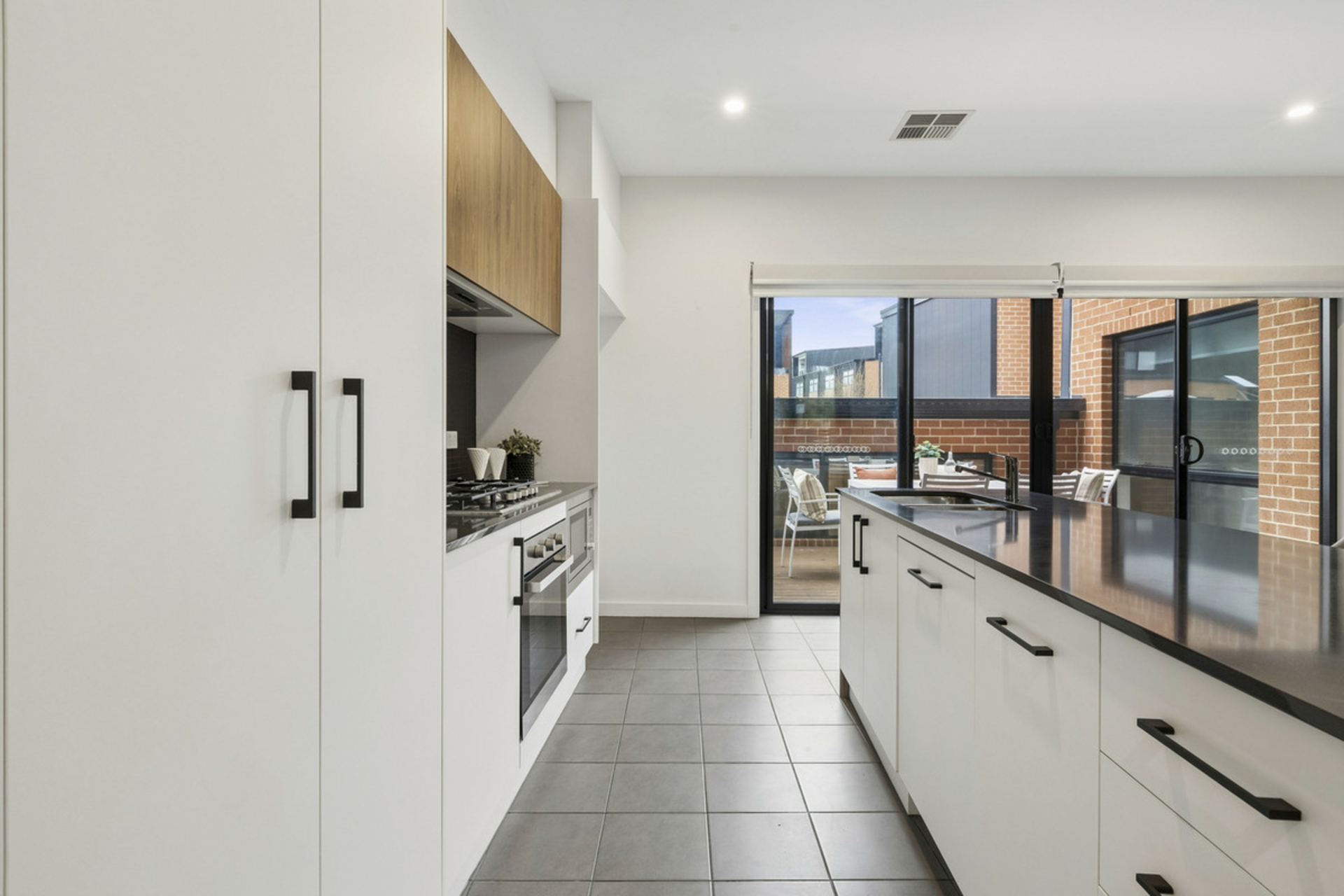 31/1 Rowland Rees Crescent — photo 4 of 30