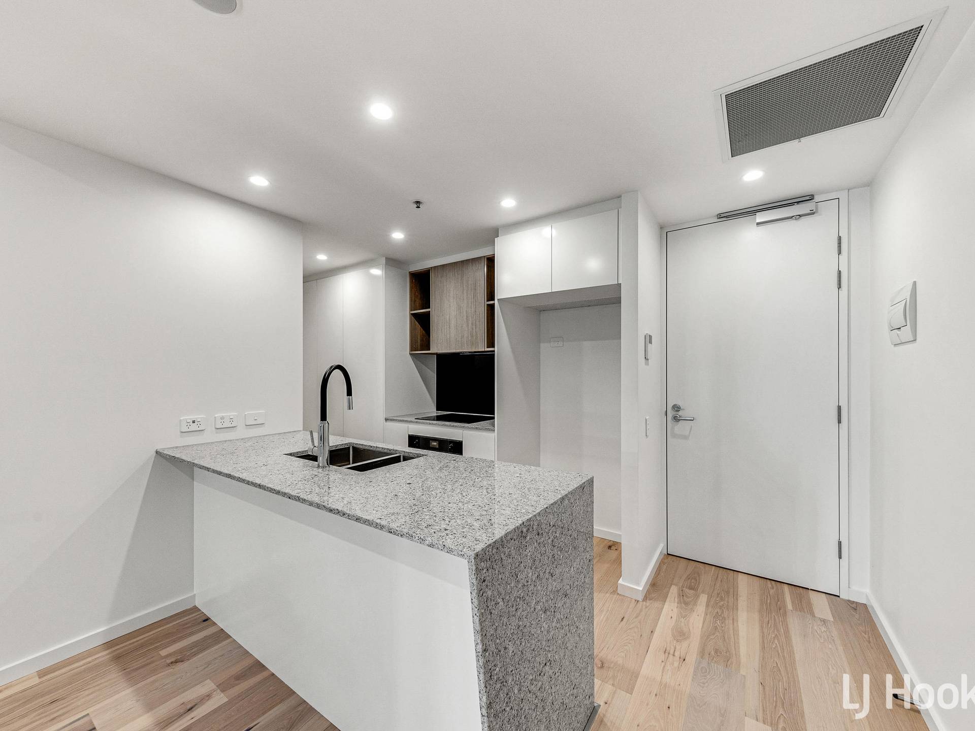 619/61 Cooyong Street, BRADDON