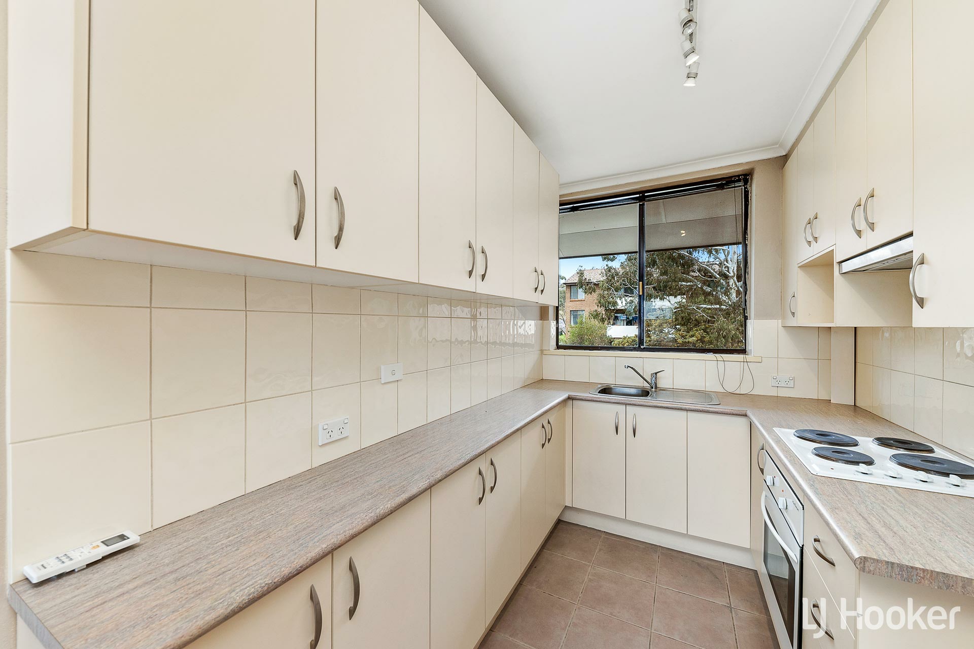 22/28 Springvale Drive, HAWKER