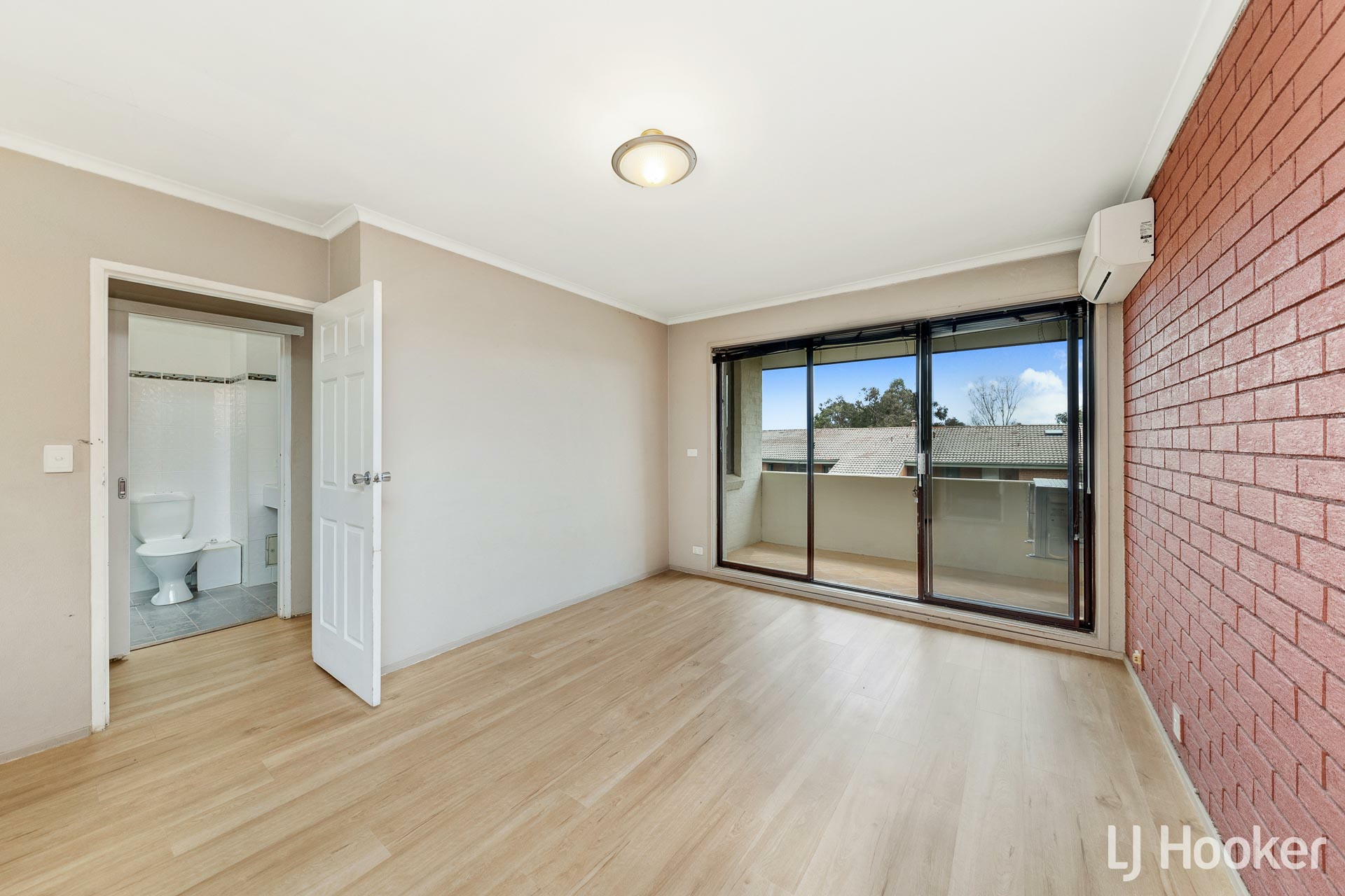 22/28 Springvale Drive, HAWKER