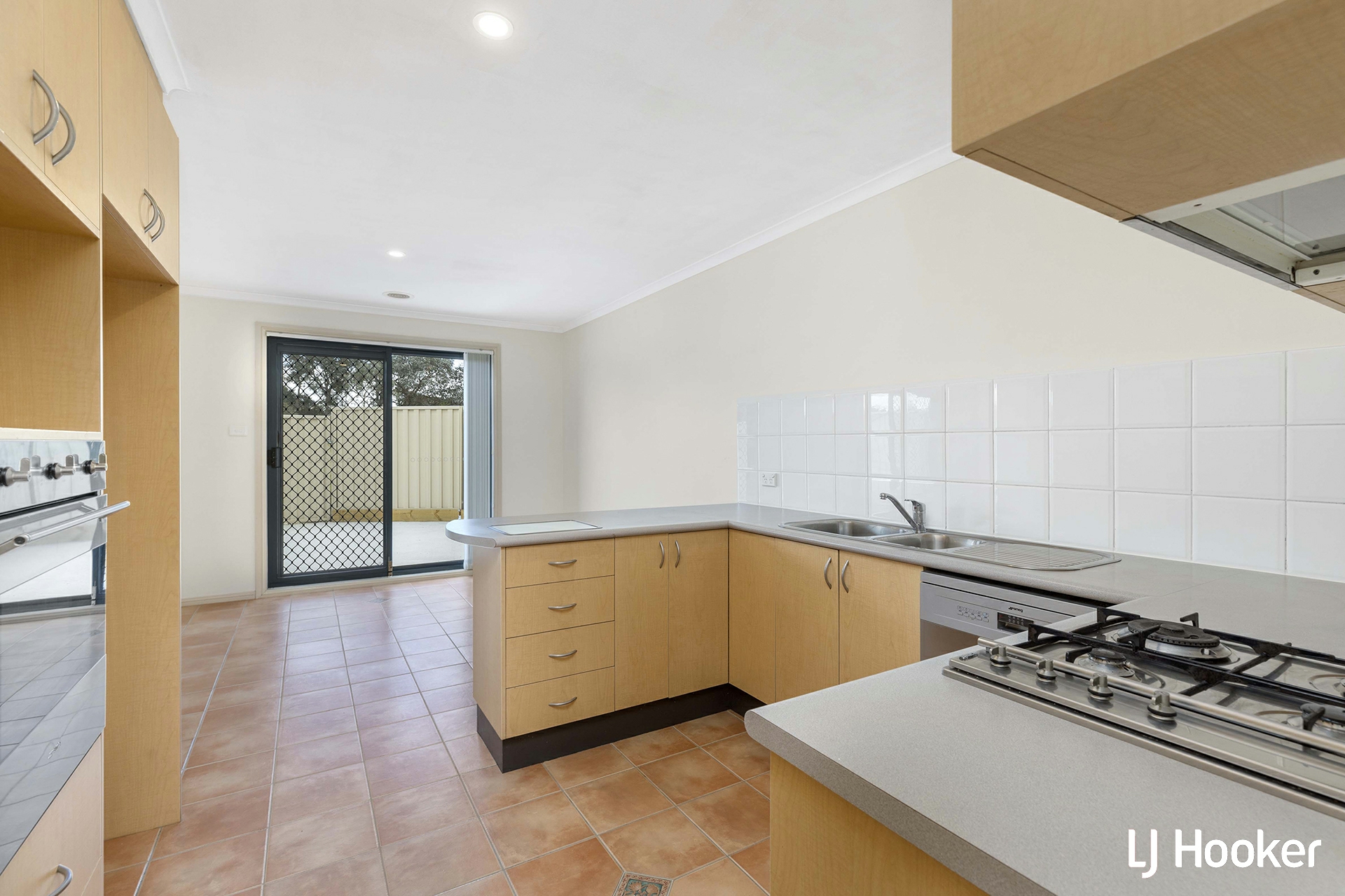 6/2 Dines Place, Bruce