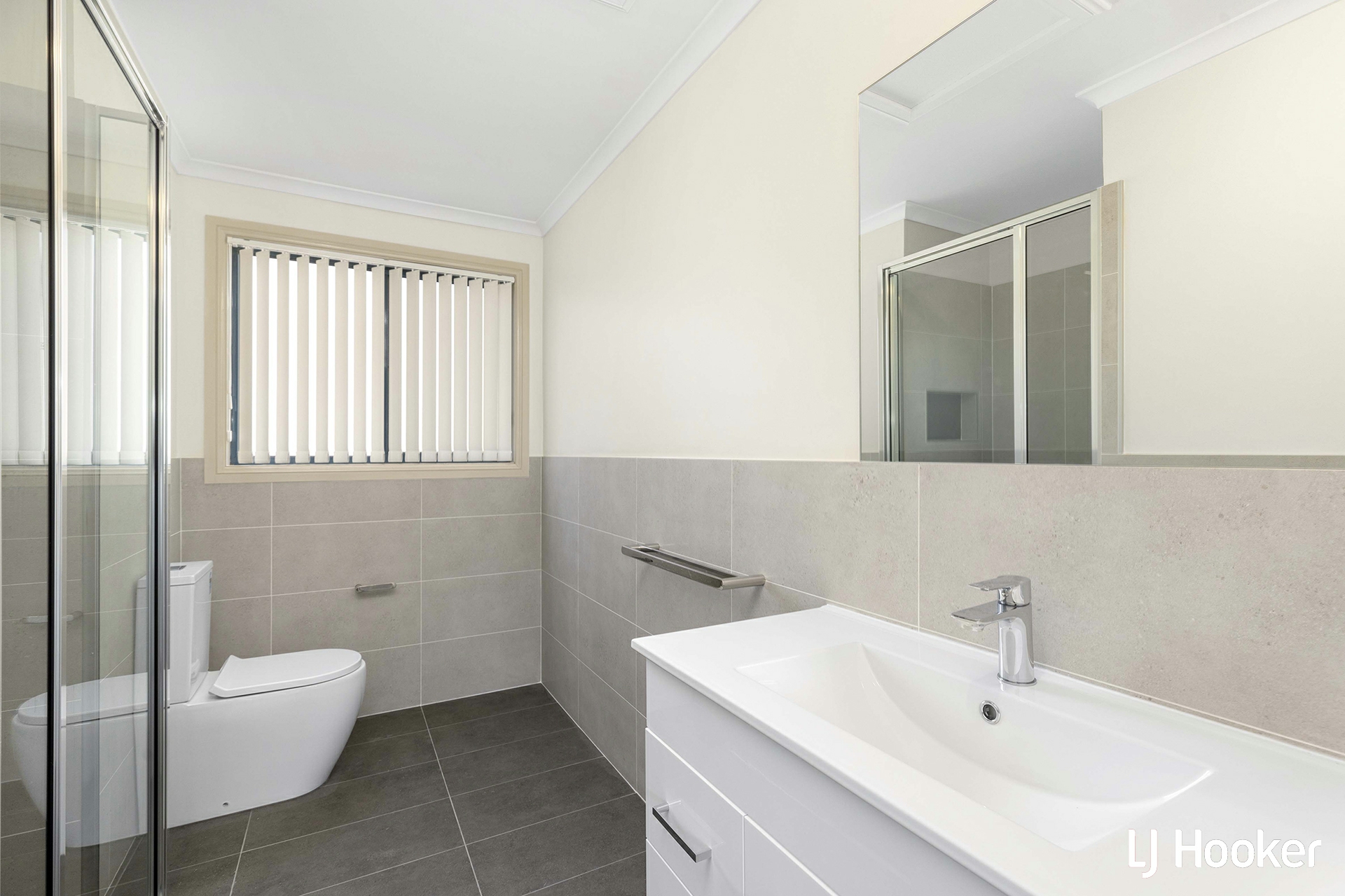 6/2 Dines Place, Bruce