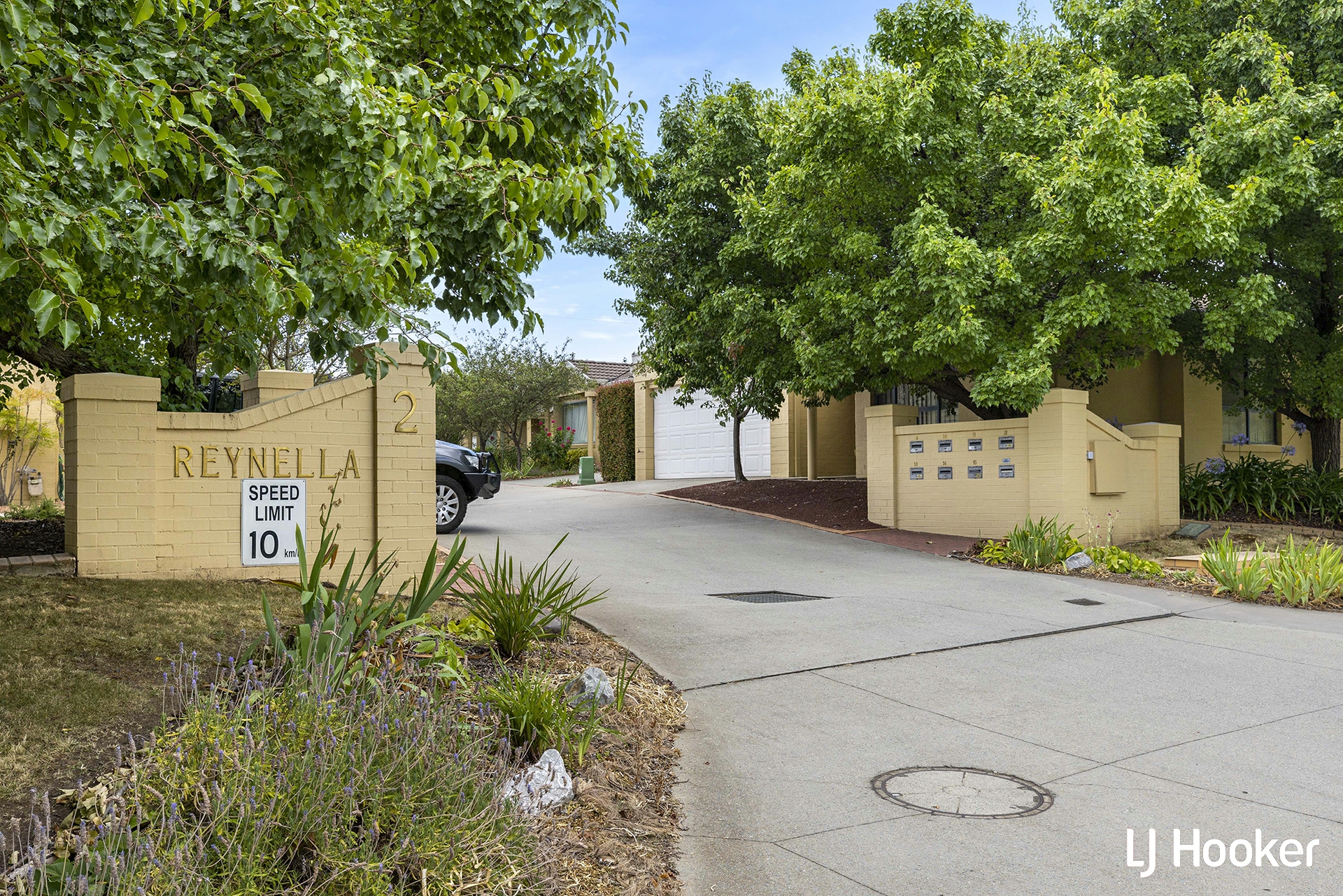 6/2 Dines Place, Bruce