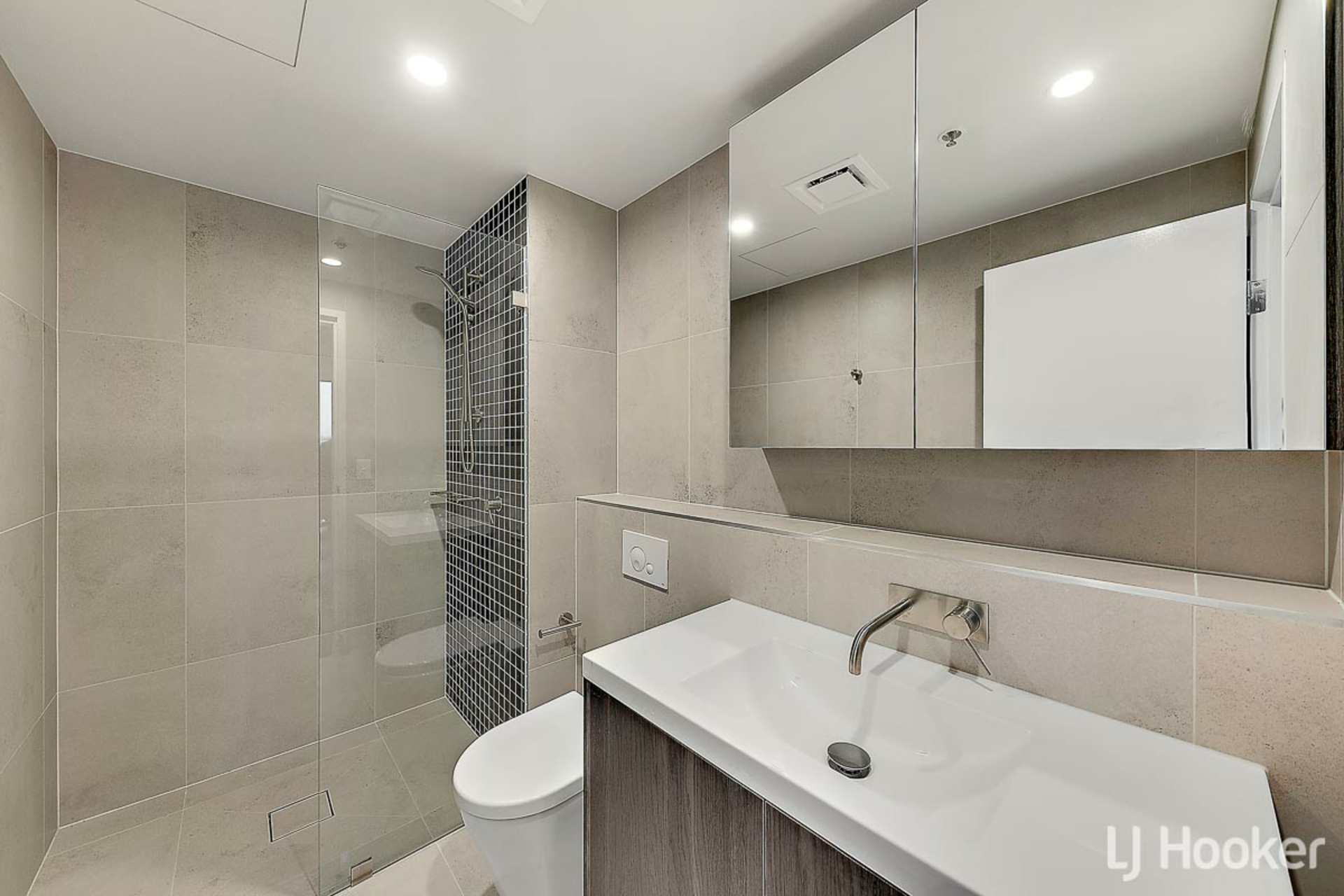 1111/3 Grazier Lane, BELCONNEN