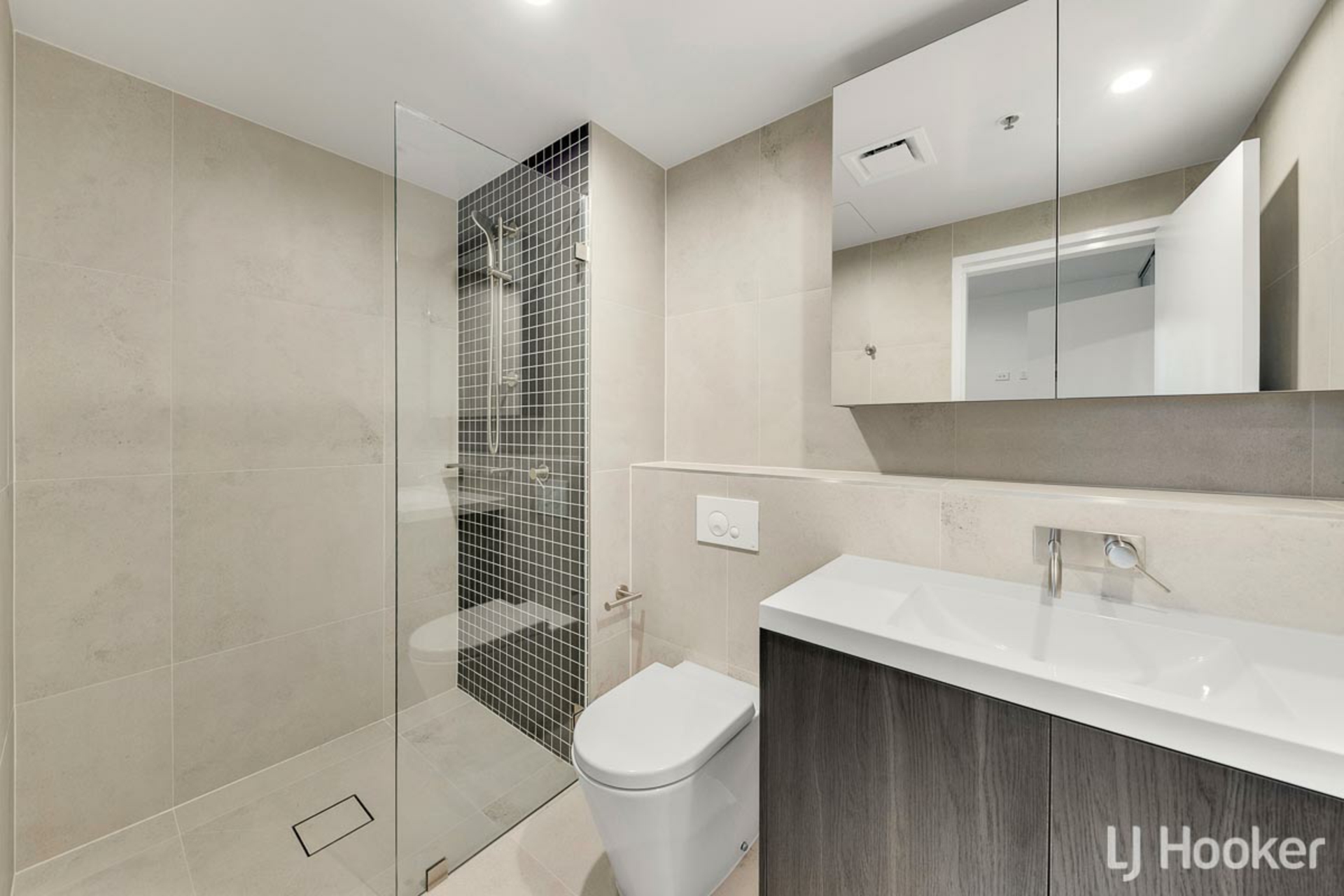 1111/3 Grazier Lane, BELCONNEN
