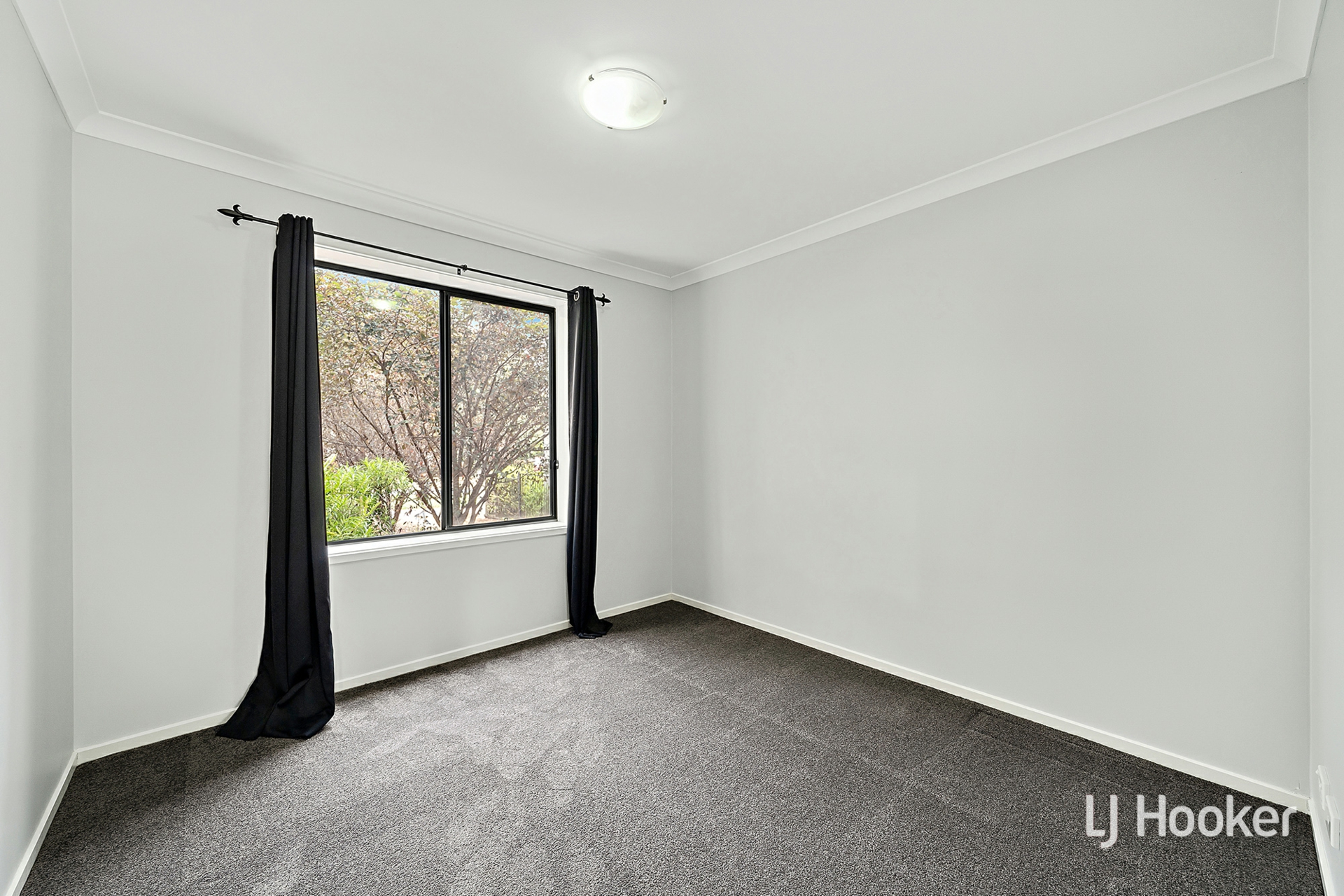 10/27 Whitmore Crescent — photo 5 of 10