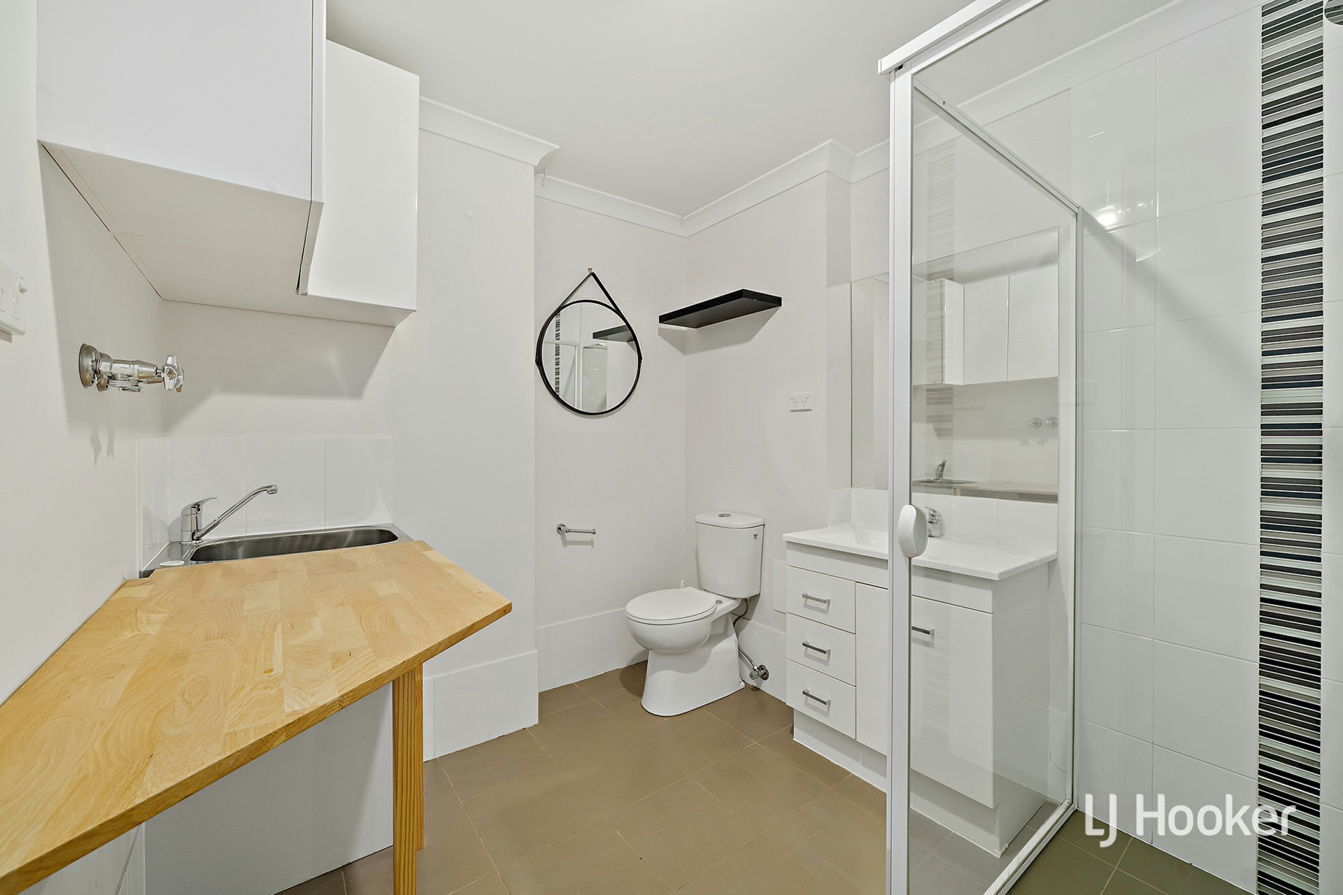 10/27 Whitmore Crescent — photo 6 of 10