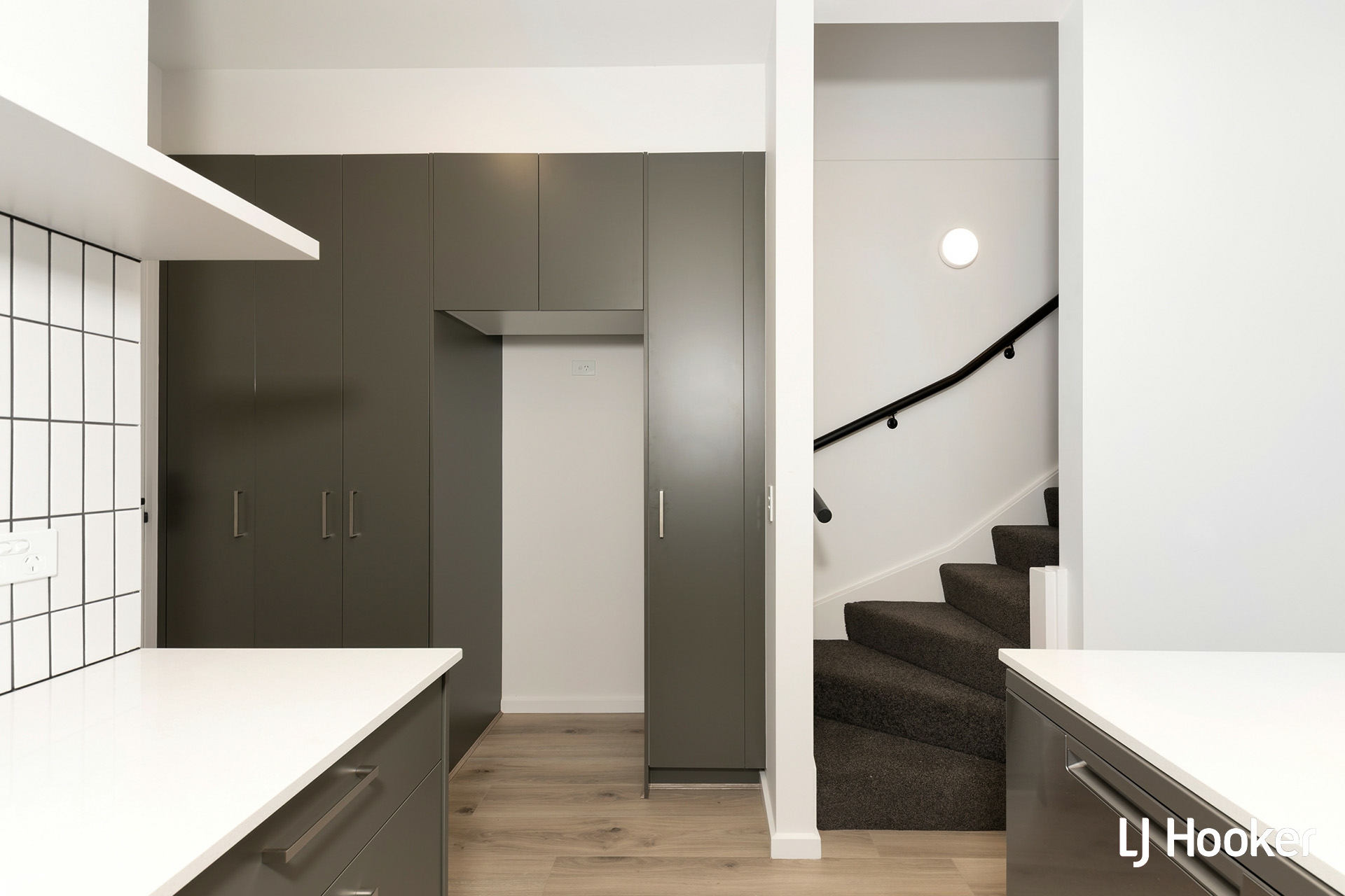 41/6 Inge King Crescent — photo 5 of 11