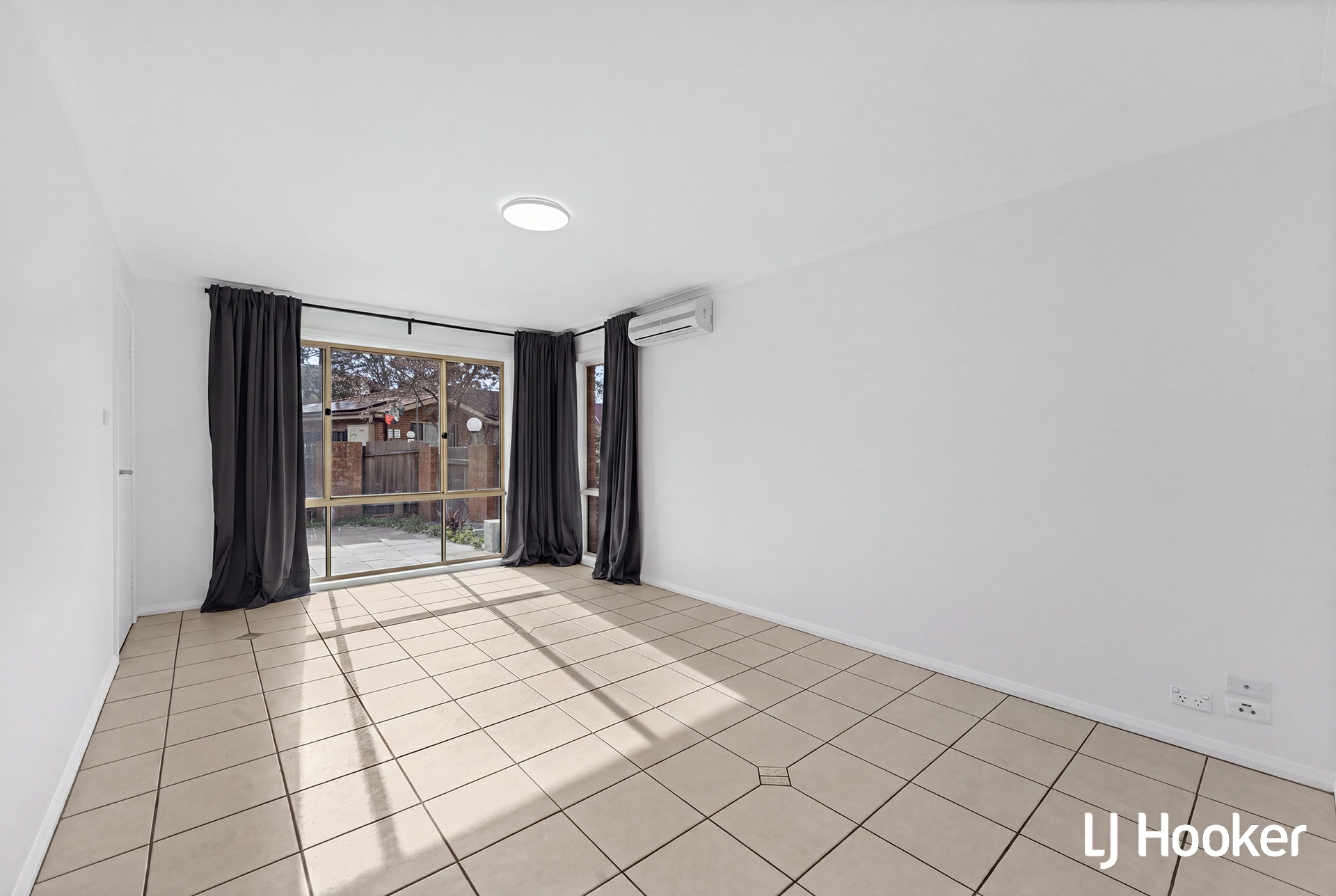 29/42 Lhotsky Street — photo 3 of 9