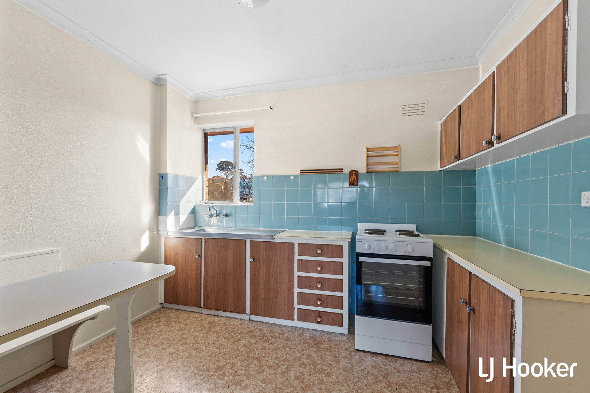 11/114 Blamey Crescent — photo 5 of 10