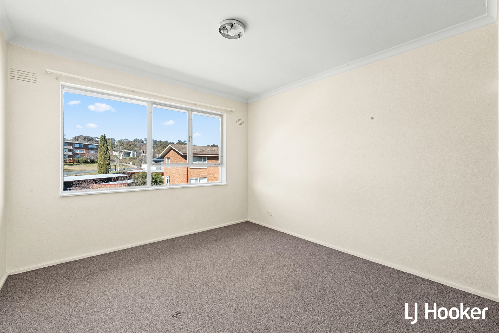 11/114 Blamey Crescent — photo 6 of 10
