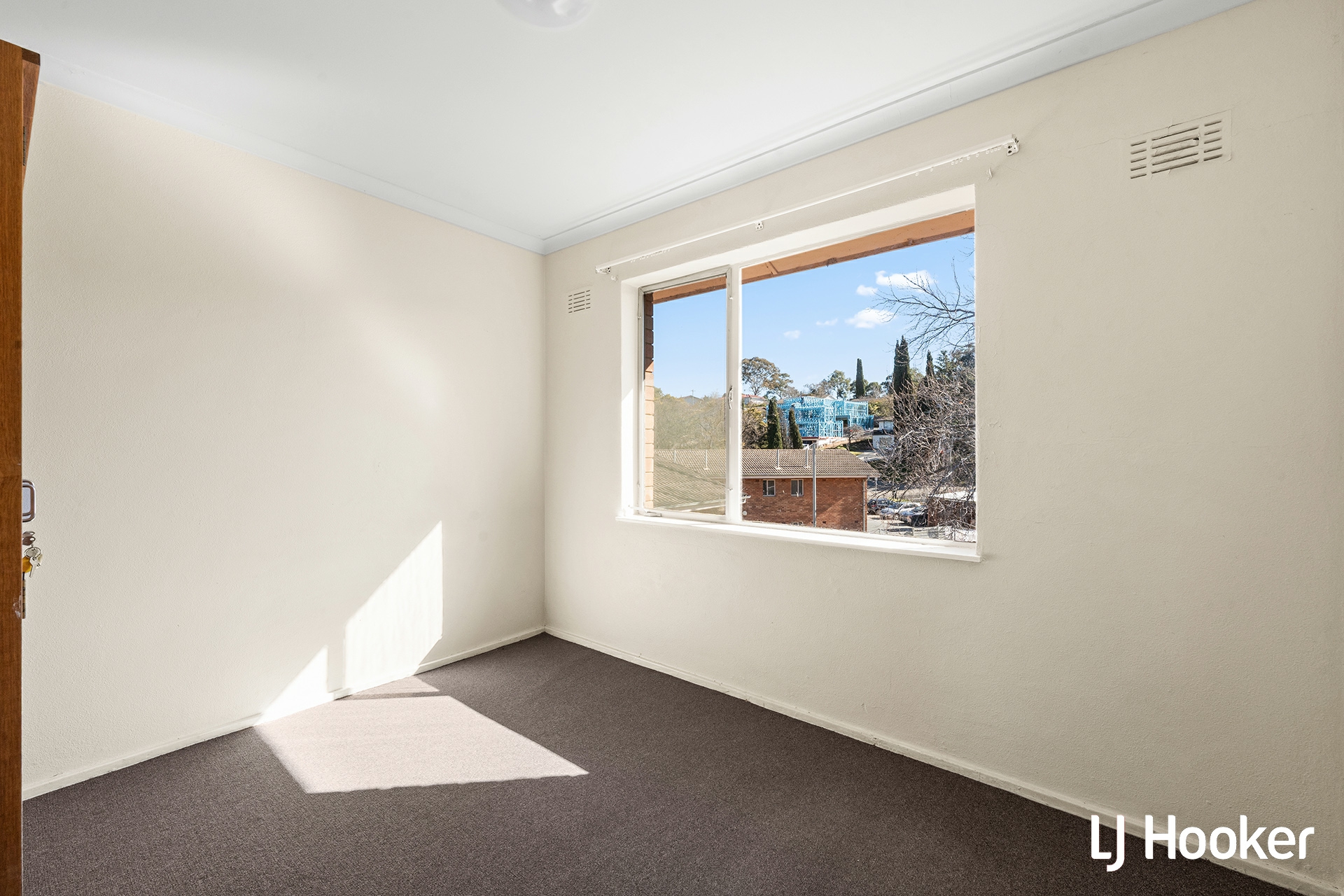11/114 Blamey Crescent — photo 8 of 10