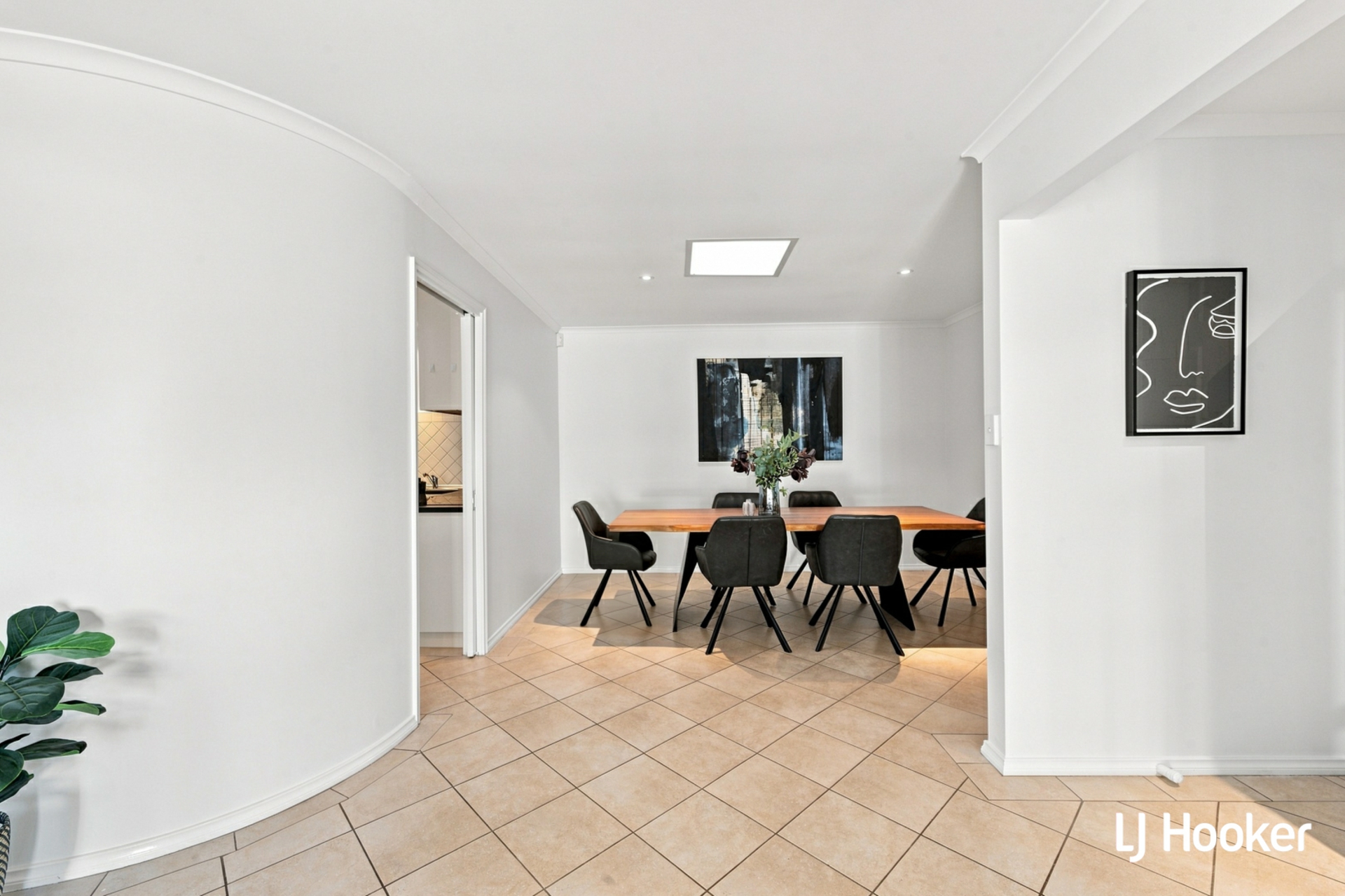 129 Hannan Crescent — photo 3 of 16